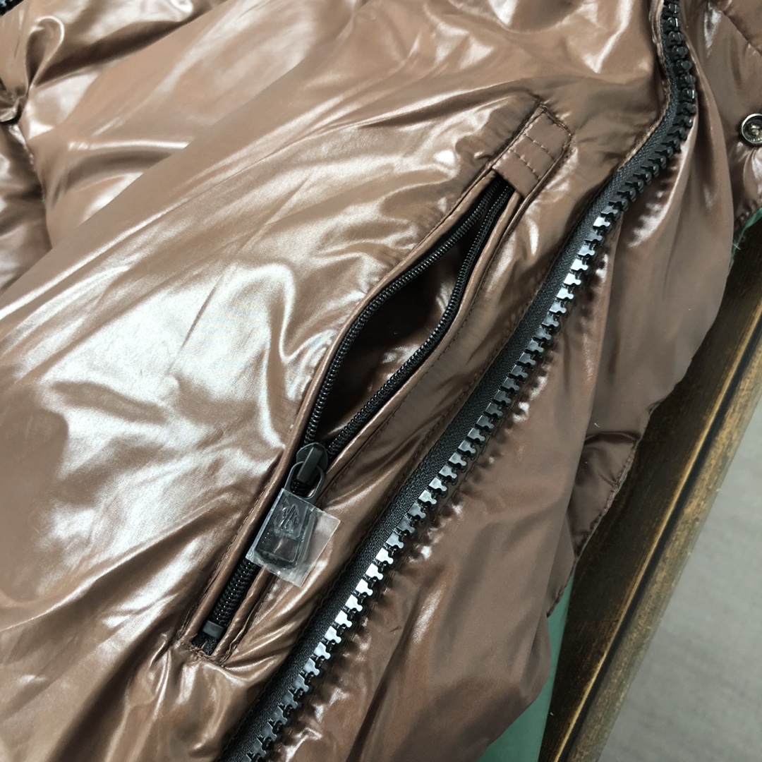 🆕 Moncler 盟可睐 新品 Parana男士黑金漆面连帽短款羽绒服～专柜同步上新🈶售面料采用原版一