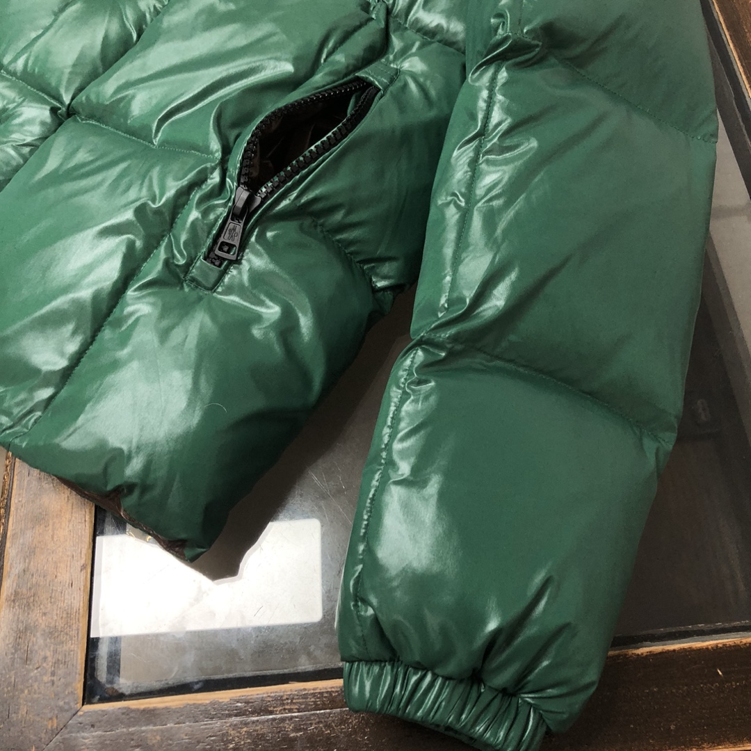 🆕 Moncler 盟可睐 新品 Parana男士黑金漆面连帽短款羽绒服～专柜同步上新🈶售面料采用原版一