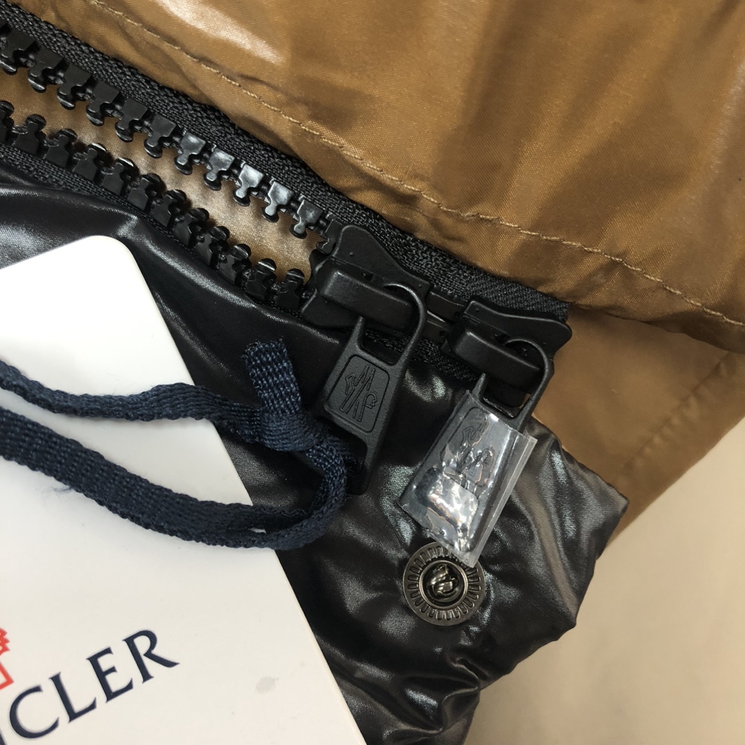 🆕 Moncler 盟可睐 新品 Parana男士黑金漆面连帽短款羽绒服～专柜同步上新🈶售面料采用原版一