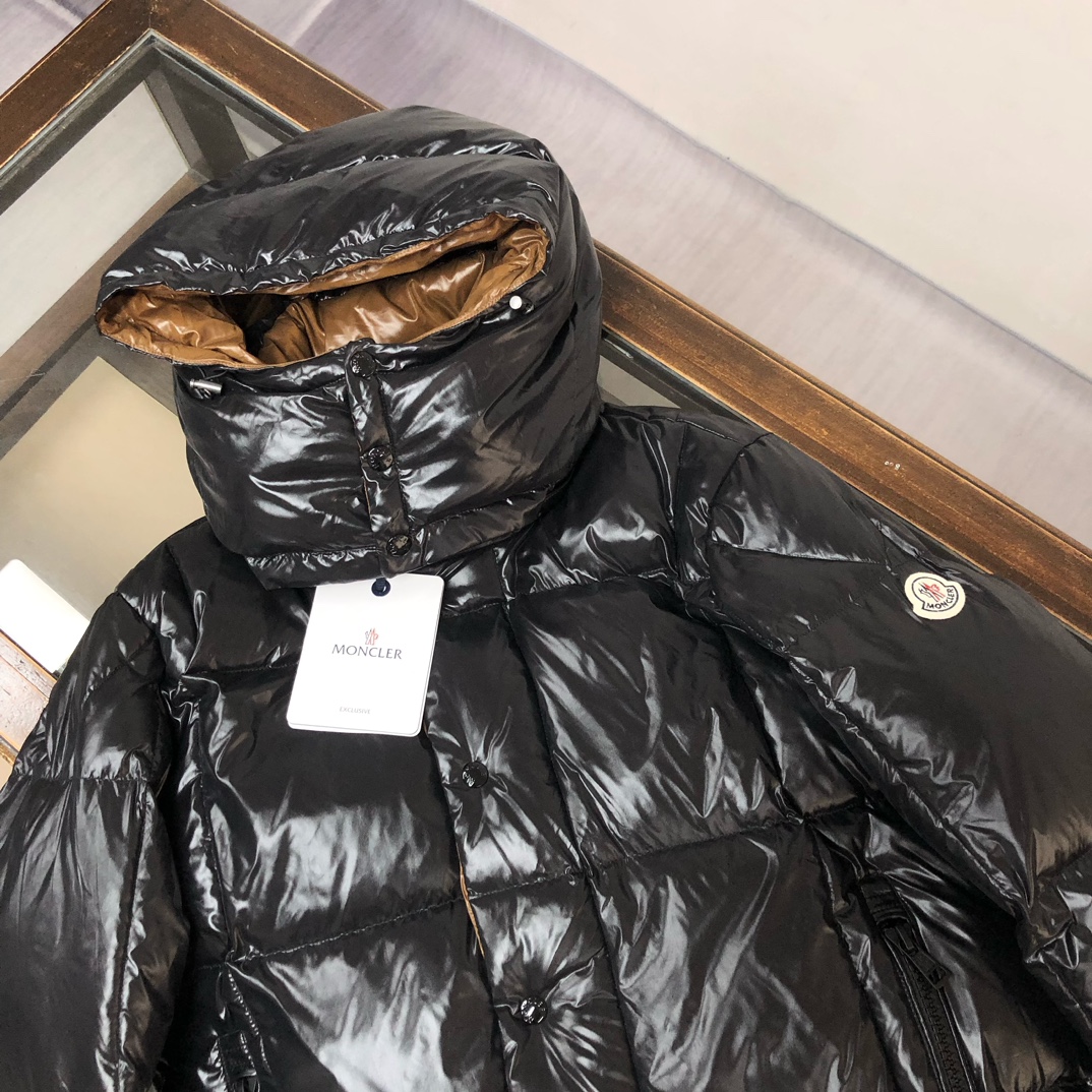 🆕 Moncler 盟可睐 新品 Parana男士黑金漆面连帽短款羽绒服～专柜同步上新🈶售面料采用原版一