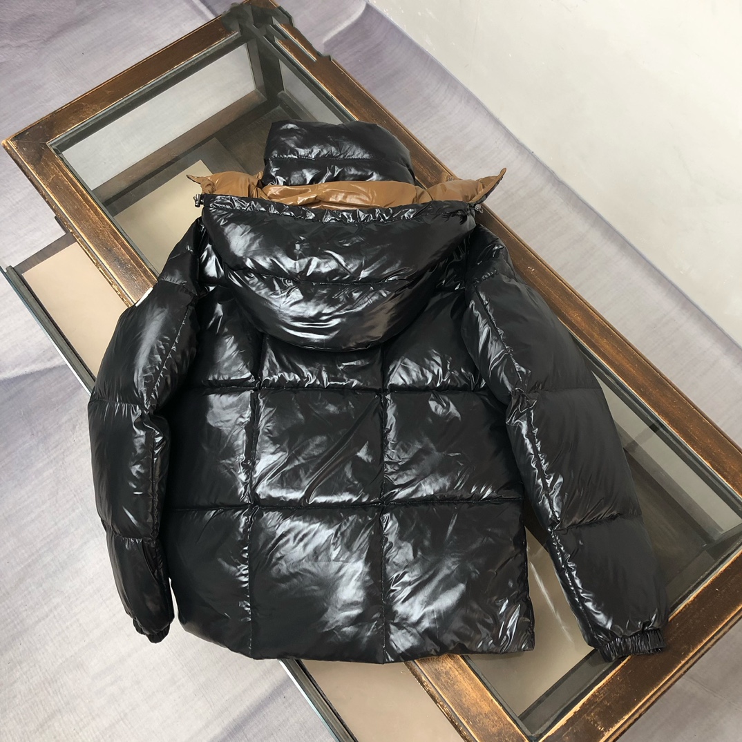 🆕 Moncler 盟可睐 新品 Parana男士黑金漆面连帽短款羽绒服～专柜同步上新🈶售面料采用原版一