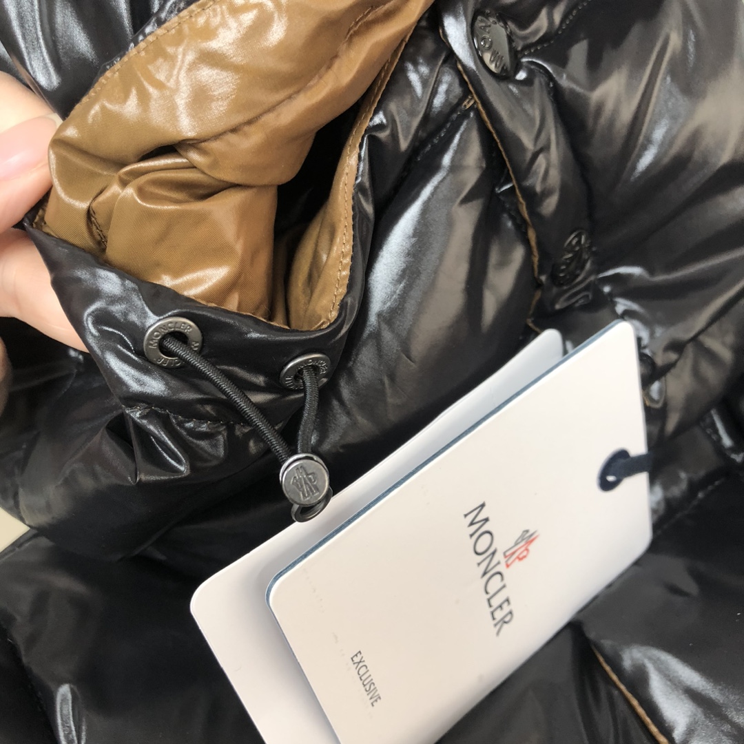🆕 Moncler 盟可睐 新品 Parana男士黑金漆面连帽短款羽绒服～专柜同步上新🈶售面料采用原版一