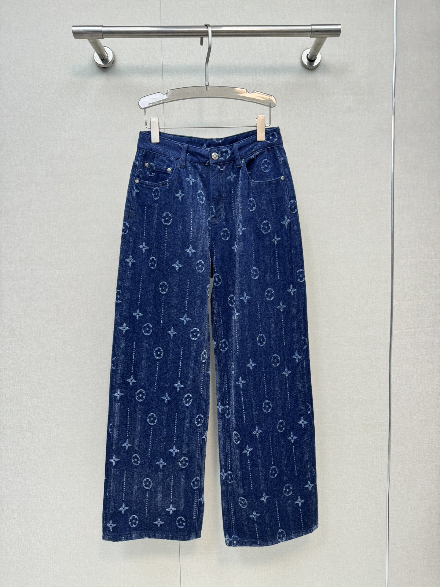 Stylish Women’s Blue Denim Jeans with Vintage Floral Design – Fashionable & Unique