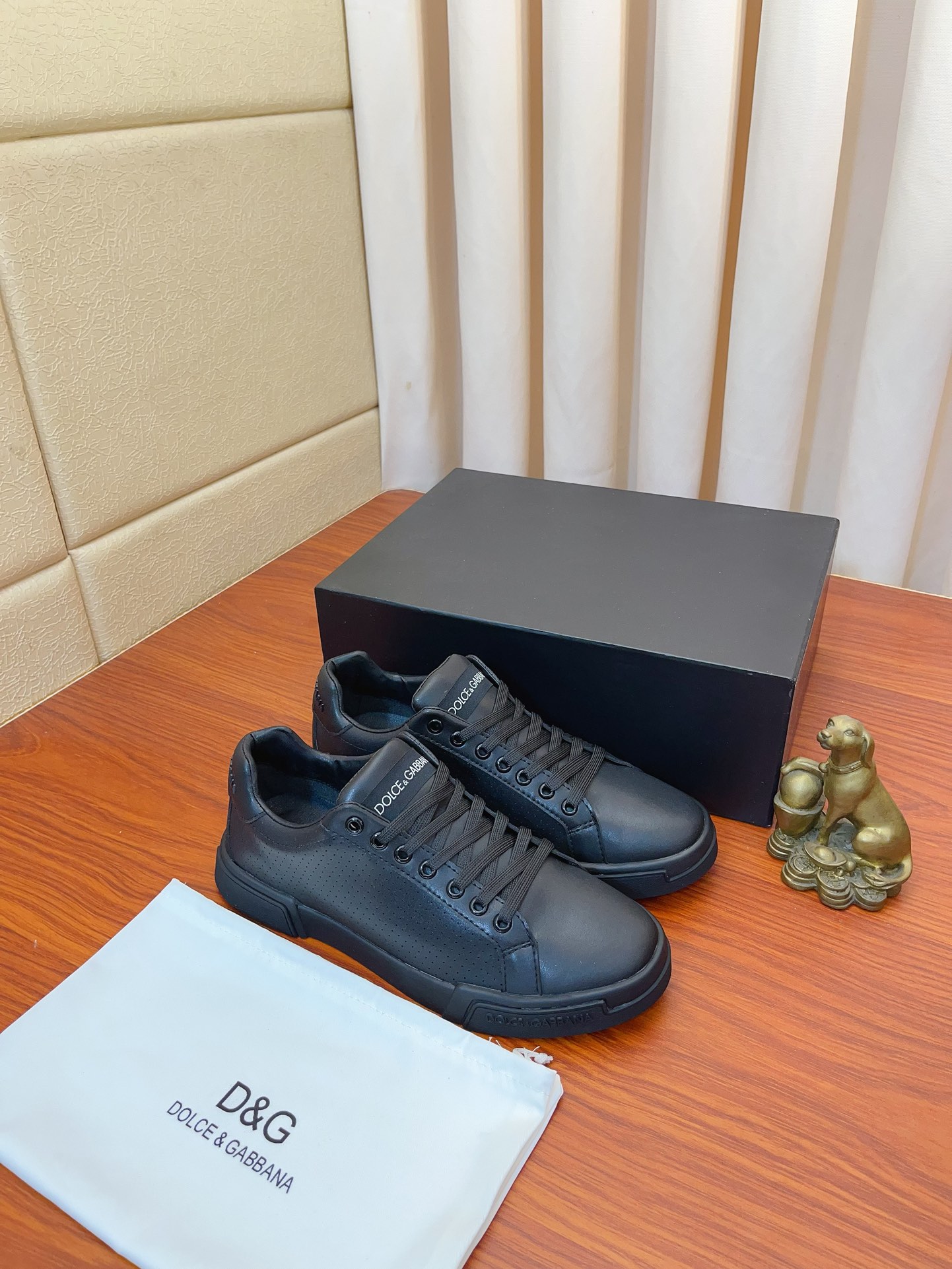 NO:557101,Price [DG] The latest official website casual men's shoes original quality imported cowhide sheepskin [Proud] In terms of materials and workmanship, it beats all versions in the market with the highest quality shipments. Real photos, imported fabrics highlight the unique charm of the brand. The shoelaces are also original custom-made classic lace-up shoes. The upper foot is very comfortable, size 35-46,,cowhide19860909价【DG】最新官网休闲男鞋原单品质进口牛皮羊里[得意]论材料做工完胜市场所有版本最高品质出货 实物拍摄,面料进口凸显品牌独特魅力鞋带也是原版定制经典系带款鞋 上脚十分舒适 、码数35-46,,cowhide,Men's shoes