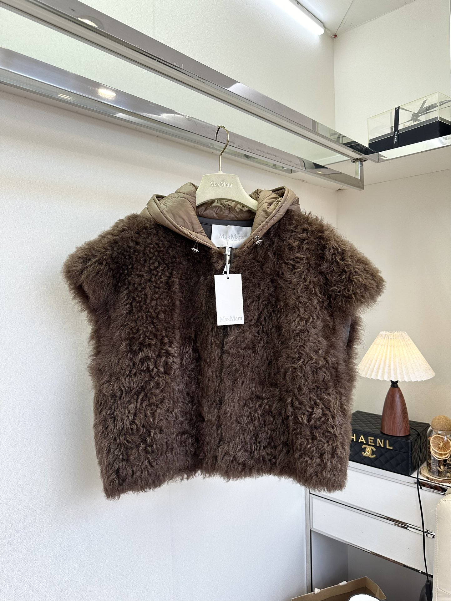 Hooded Toscana Shearling Coat - Korean Style Winter Fashion 2 i1760350841 6113 0