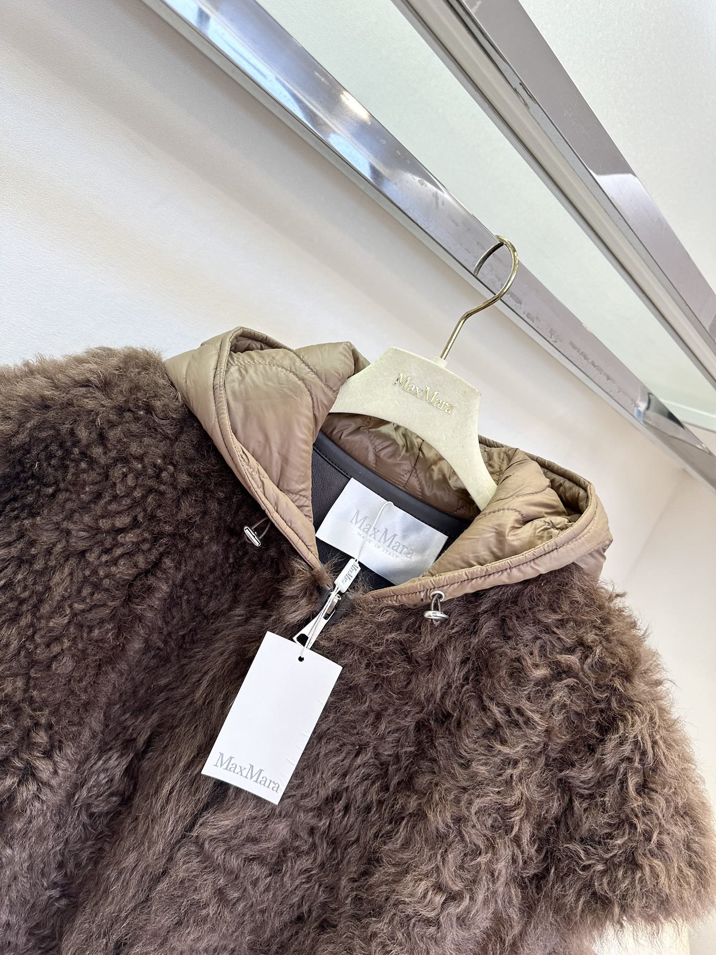 Hooded Toscana Shearling Coat - Korean Style Winter Fashion 6 i1760350841 8714 4