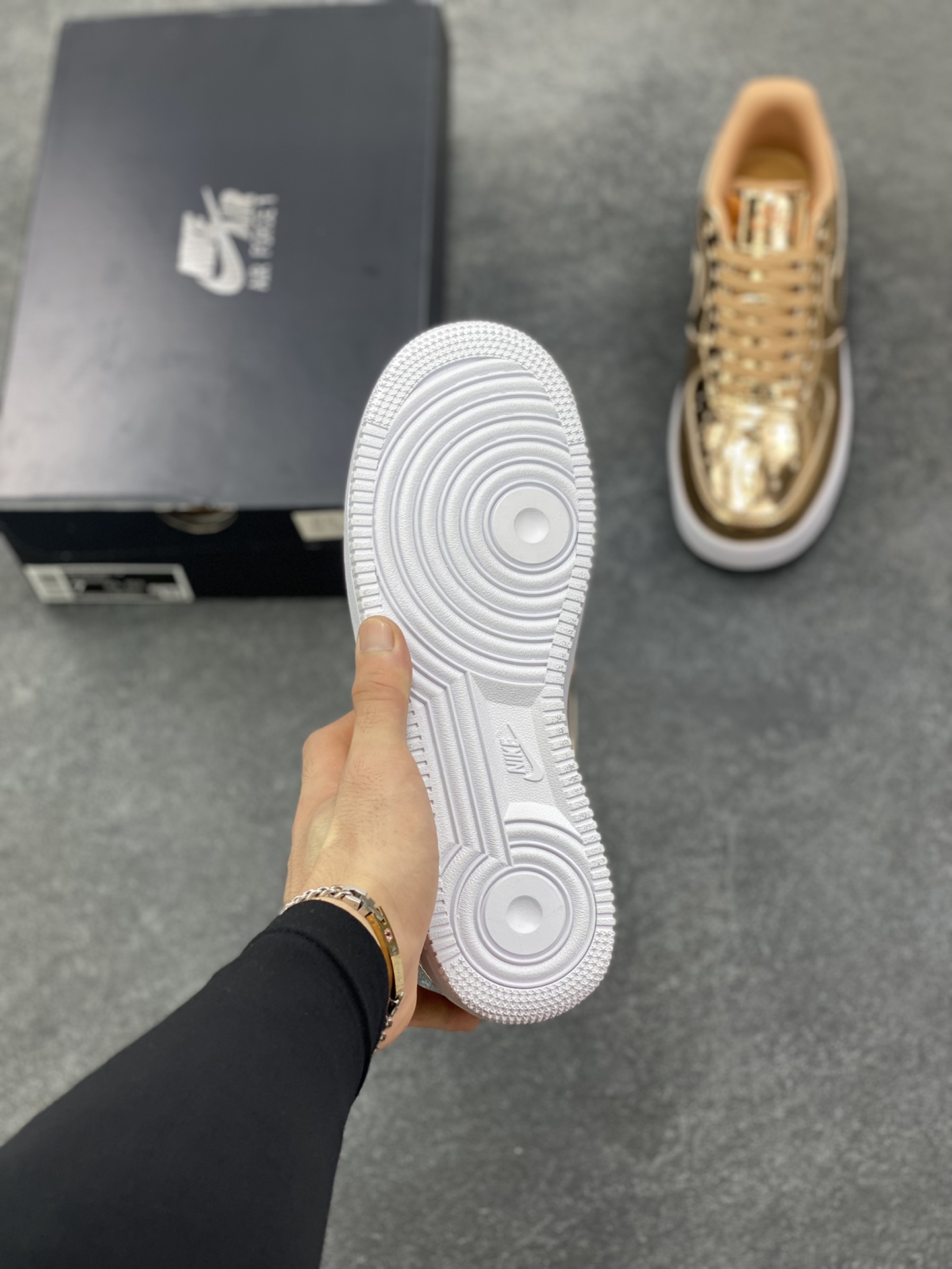 图片[5]-Air Force 1 Low 液态玫瑰金 原楦头原纸板 打造纯正空军版型 #专注外贸渠道 全掌内置蜂窝气垫 #原盒配件 原厂中底钢印、拉帮完美 货号：CQ6566-900 尺码：36 36.5 37.5 38 38.5 39 40 40.5 41 42 42.5 43 44 44.5 45-选品中心