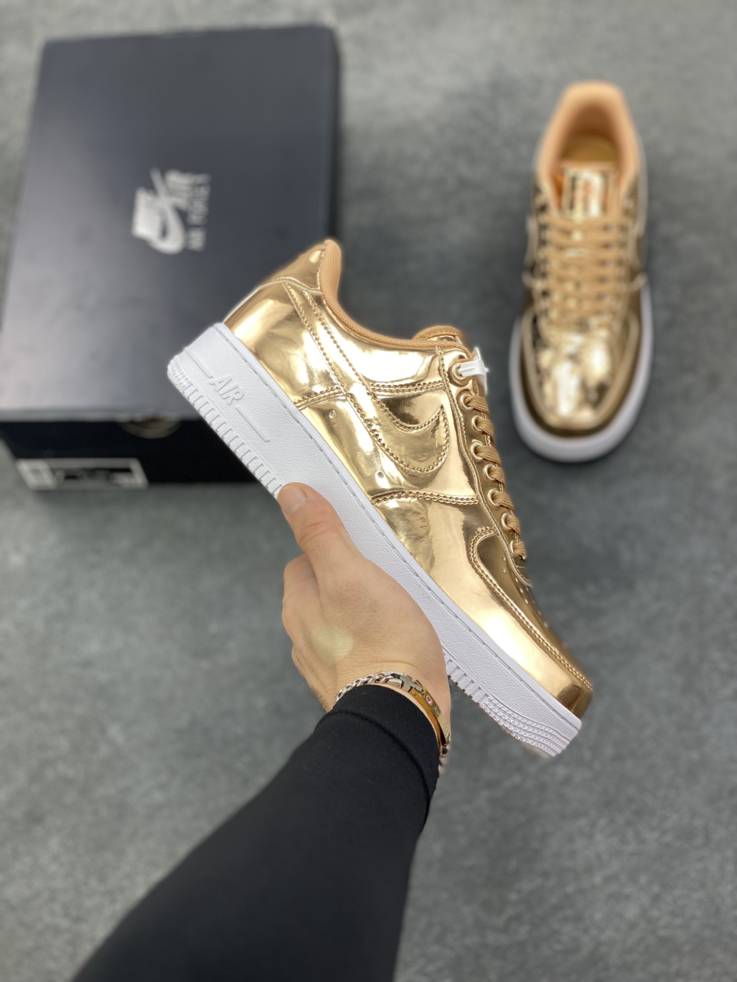 Air Force 1 Low 液态玫瑰金 原楦头原纸板 打造纯正空军版型 #专注外贸渠道 全掌内置蜂窝气垫 #原盒配件 原厂中底钢印、拉帮完美 货号：CQ6566-900 尺码：36 36.5 37.5 38 38.5 39 40 40.5 41 42 42.5 43 44 44.5 45-选品中心