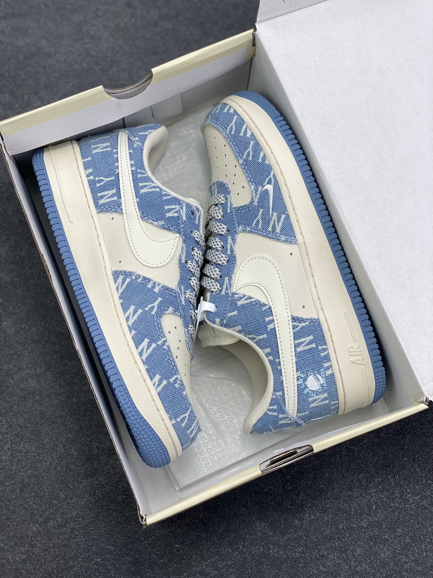 图片[9]-NIke Air Force 1 \’07 Low “浅蓝牛仔”空军一号 低帮 运动鞋 休闲鞋 折边针车 工艺难度大 原楦头原纸板 原装鞋盒 定制五金配件 内置全掌气垫 原厂鞋底 货号：XY2025-002 尺码：36 36.5 37.5 38 38.5 39 40 40.5 41 42 42.5 43 44 44.5 45-选品中心