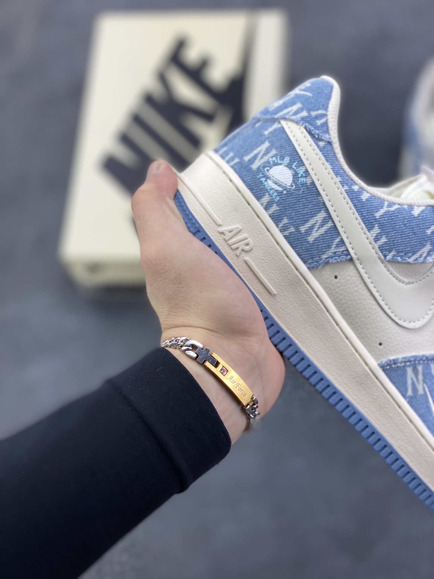 图片[6]-NIke Air Force 1 \’07 Low “浅蓝牛仔”空军一号 低帮 运动鞋 休闲鞋 折边针车 工艺难度大 原楦头原纸板 原装鞋盒 定制五金配件 内置全掌气垫 原厂鞋底 货号：XY2025-002 尺码：36 36.5 37.5 38 38.5 39 40 40.5 41 42 42.5 43 44 44.5 45-选品中心