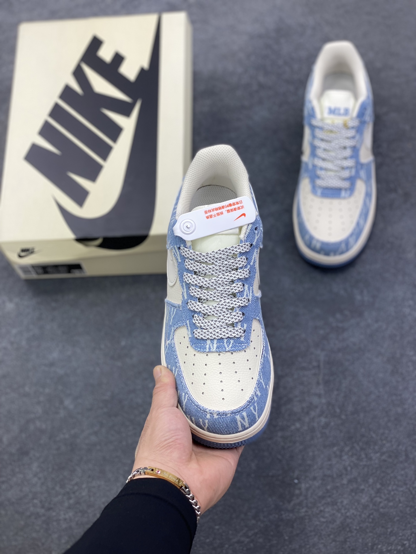 图片[2]-NIke Air Force 1 \’07 Low “浅蓝牛仔”空军一号 低帮 运动鞋 休闲鞋 折边针车 工艺难度大 原楦头原纸板 原装鞋盒 定制五金配件 内置全掌气垫 原厂鞋底 货号：XY2025-002 尺码：36 36.5 37.5 38 38.5 39 40 40.5 41 42 42.5 43 44 44.5 45-选品中心