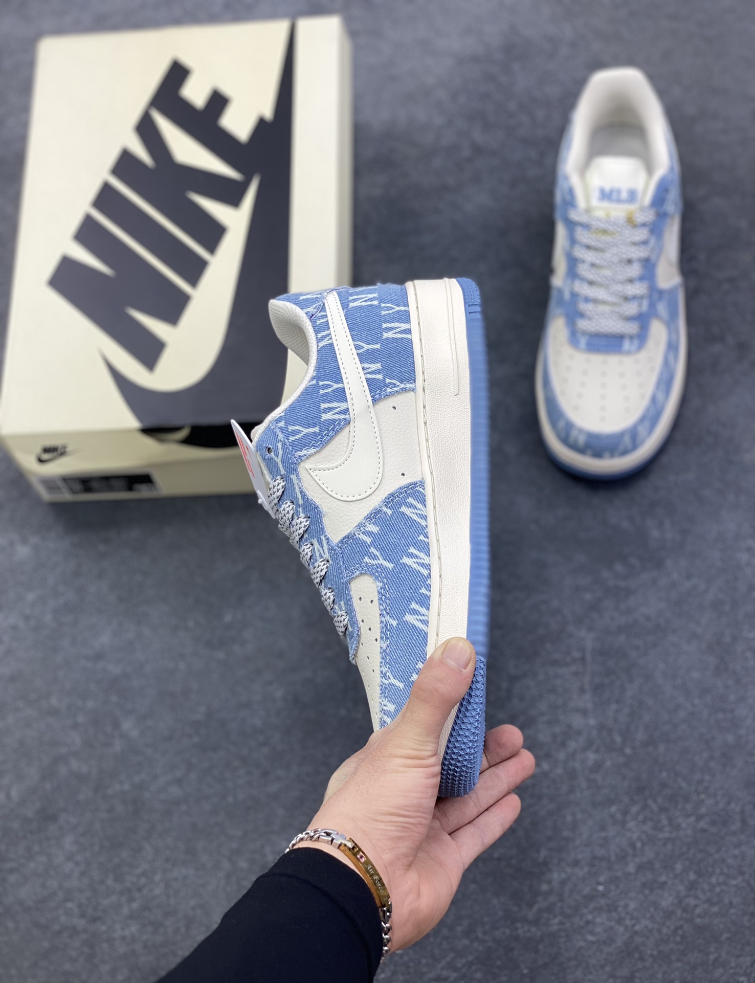 图片[3]-NIke Air Force 1 \’07 Low “浅蓝牛仔”空军一号 低帮 运动鞋 休闲鞋 折边针车 工艺难度大 原楦头原纸板 原装鞋盒 定制五金配件 内置全掌气垫 原厂鞋底 货号：XY2025-002 尺码：36 36.5 37.5 38 38.5 39 40 40.5 41 42 42.5 43 44 44.5 45-选品中心