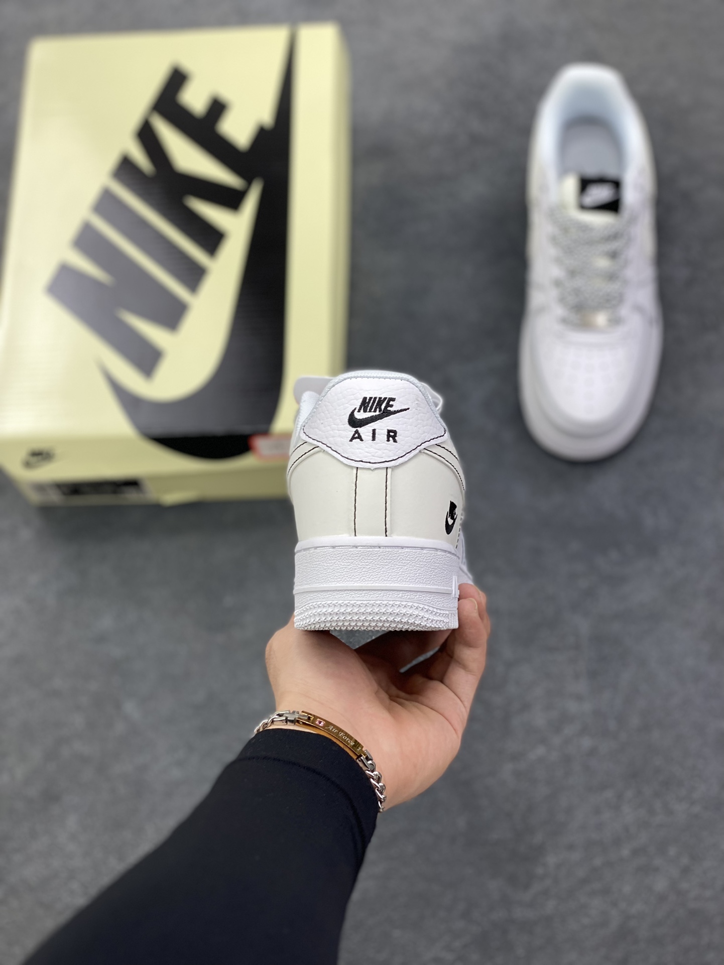 图片[4]-Nike Air Force 1 Low 空军一号低帮百搭休闲运动板鞋。柔软、弹性十足的缓震性能和出色的中底设计，横跨复古与现代的外型结合，造就出风靡全球三十多年的Force 1，直到今天还深受青睐。 货号：CS5288-101 尺码：36 36.5 37.5 38 38.5 39 40 40.5 41 42 42.5 43 44 44.5 45-选品中心
