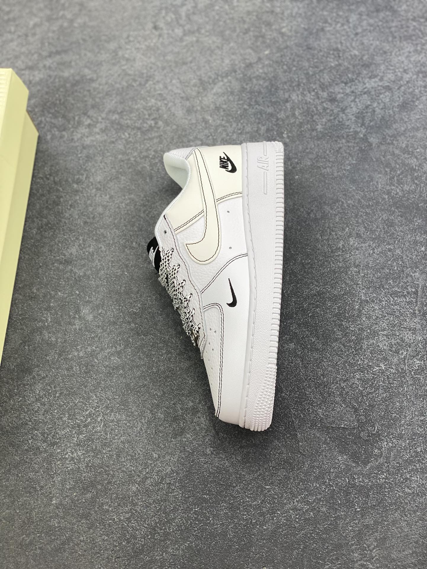 图片[7]-Nike Air Force 1 Low 空军一号低帮百搭休闲运动板鞋。柔软、弹性十足的缓震性能和出色的中底设计，横跨复古与现代的外型结合，造就出风靡全球三十多年的Force 1，直到今天还深受青睐。 货号：CS5288-101 尺码：36 36.5 37.5 38 38.5 39 40 40.5 41 42 42.5 43 44 44.5 45-选品中心
