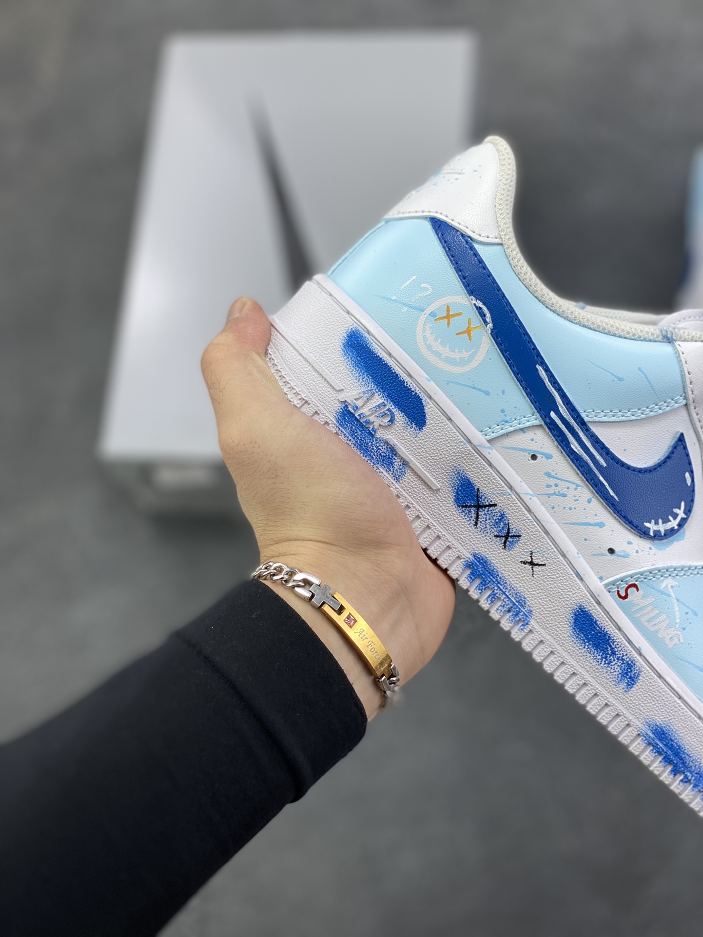 图片[6]-【定制球鞋】Nike Air Force 1 涂鸦世界 嘻哈潮流 个性 防滑耐磨轻便 低帮 板鞋 男女同款 天蓝色色折边针车 工艺难度大 原楦头原纸板 原装鞋盒 定制五金配件 内置全掌气垫 原厂鞋底 货号：CW2288-111 尺码：36 36.5 37.5 38 38.5 39 40 40.5 41 42 42.5 43 44 44.5 45-选品中心