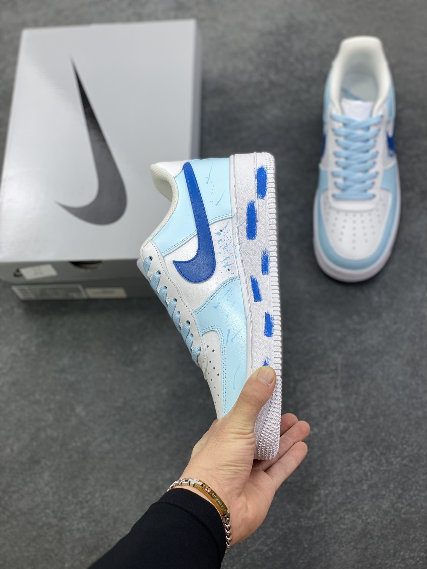 图片[3]-【定制球鞋】Nike Air Force 1 涂鸦世界 嘻哈潮流 个性 防滑耐磨轻便 低帮 板鞋 男女同款 天蓝色色折边针车 工艺难度大 原楦头原纸板 原装鞋盒 定制五金配件 内置全掌气垫 原厂鞋底 货号：CW2288-111 尺码：36 36.5 37.5 38 38.5 39 40 40.5 41 42 42.5 43 44 44.5 45-选品中心