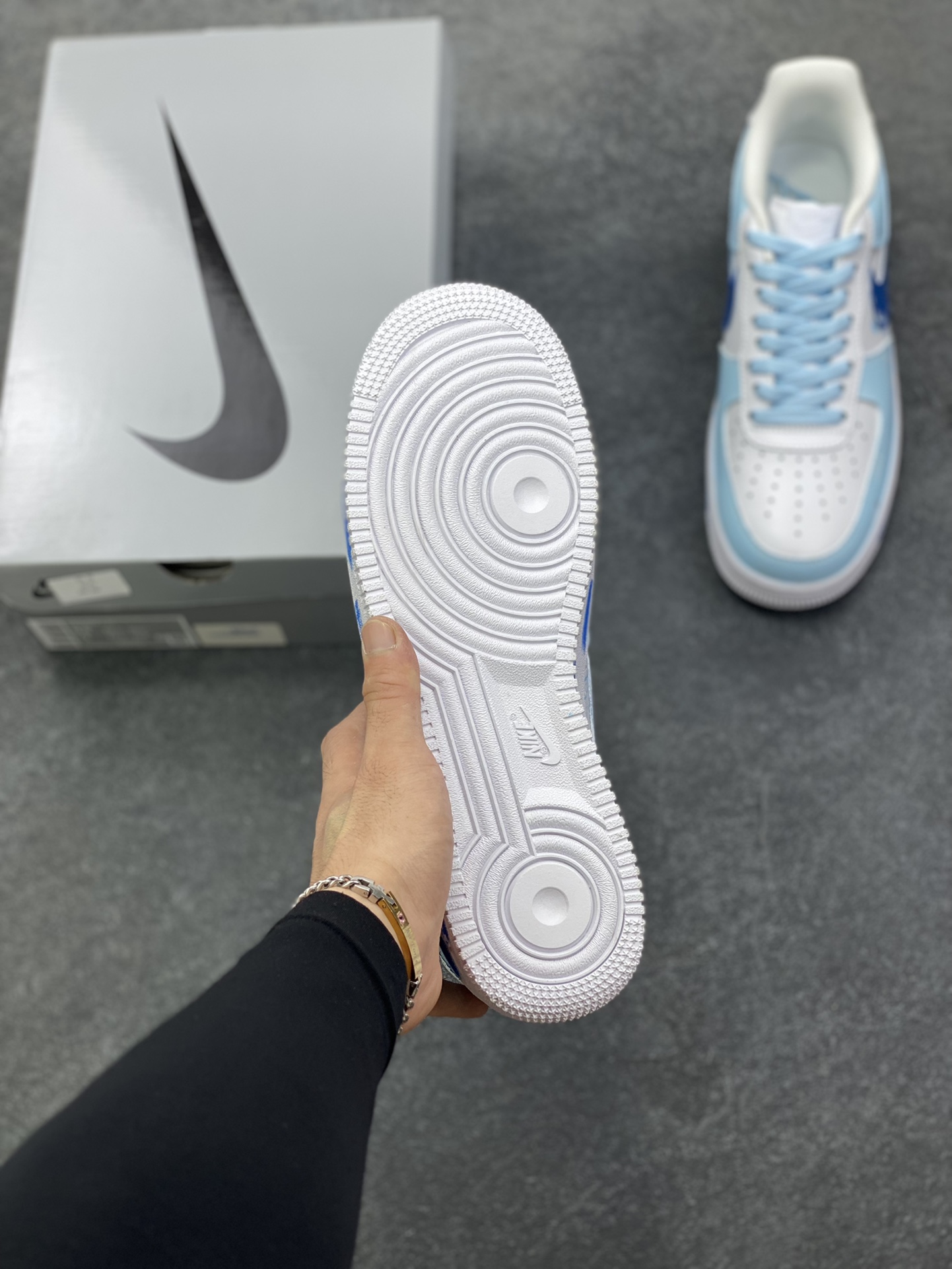 图片[5]-【定制球鞋】Nike Air Force 1 涂鸦世界 嘻哈潮流 个性 防滑耐磨轻便 低帮 板鞋 男女同款 天蓝色色折边针车 工艺难度大 原楦头原纸板 原装鞋盒 定制五金配件 内置全掌气垫 原厂鞋底 货号：CW2288-111 尺码：36 36.5 37.5 38 38.5 39 40 40.5 41 42 42.5 43 44 44.5 45-选品中心