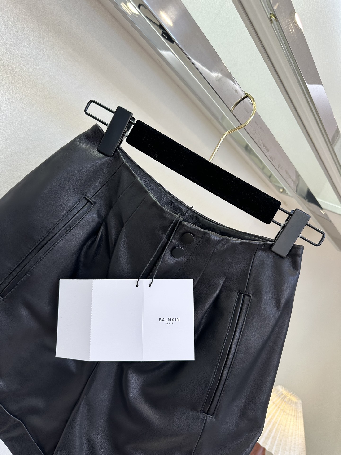 25 F 一年四季都可以穿的百搭神器 采用新西兰进口二层绵羊皮 皮衣柔软舒适 高级感十足²●SIZE s