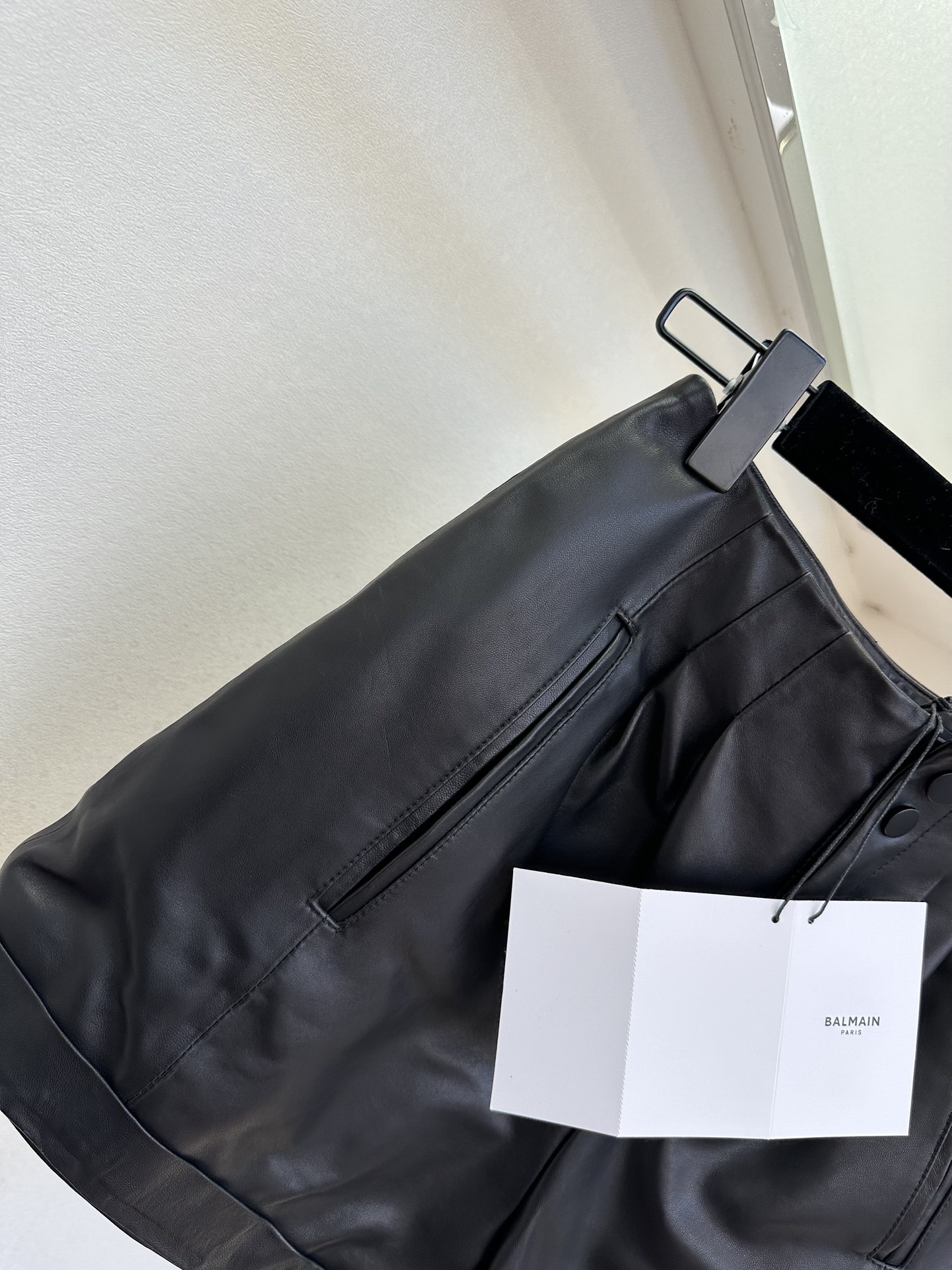 25 F 一年四季都可以穿的百搭神器 采用新西兰进口二层绵羊皮 皮衣柔软舒适 高级感十足²●SIZE s