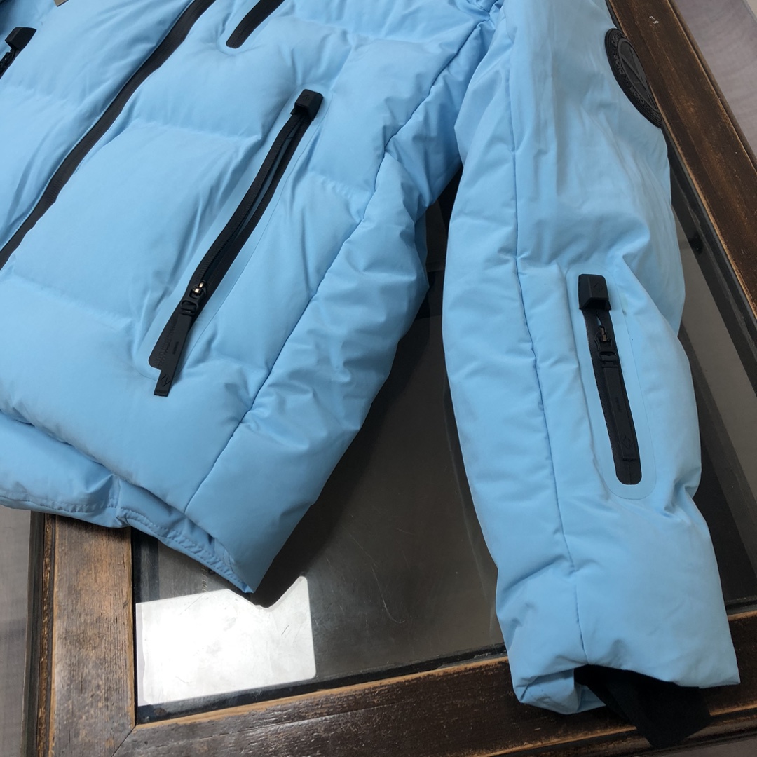 Dior迪奥 x 迪桑特 联名款羽绒滑雪服 现货限量供应，好东西要讲究抢购速度，别等天冷了就没货了 ‼️