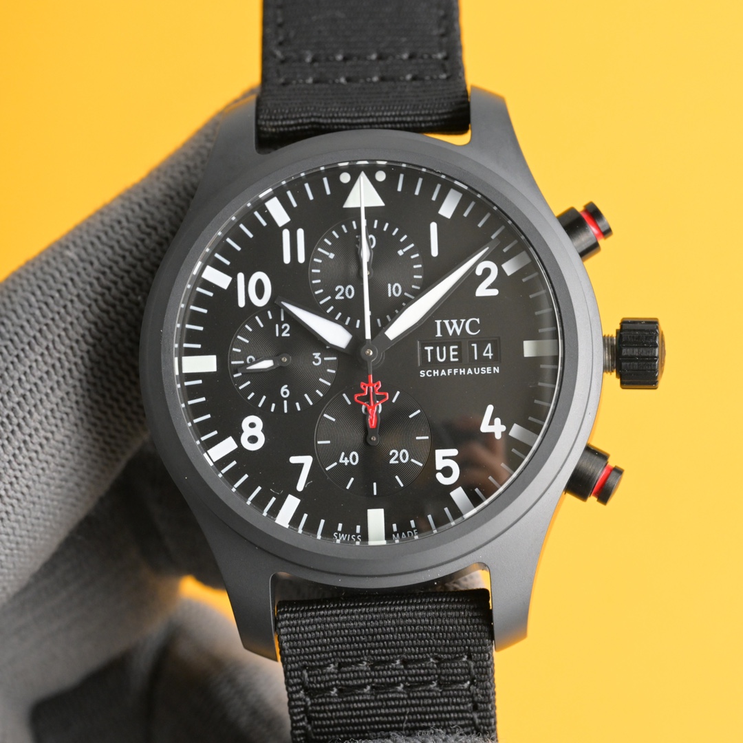 NO:552488,TW fully upgrades IWC/RW1, the latest ceramic watch, the IWC pilot series chronograph watch is coming, killing all versions on the market, with more exquisite details and coordination. Craftsmanship, meticulously crafted V3 boards, selling on the market, all versions have the same appearance as the original. Three codes in one [Wonderful details] 1: The ceramic part is fired at imported high temperature, no color difference, no cracks, no sand holes, fine production 2. The mirror adopts double sapphire basket light anti-dazzling effect  3. The bottom cover pattern adopts fine carving technology, which makes it more three-dimensional. 4. The size of the ceramic part of the bottom cover is consistent with the original product. 5. The original molded belt and tape are consistent with the original product. 6. The ceramic shell adopts advanced AR anti-fingerprint treatment. Regardless of the color, it will look like new after a long time. 7: The buckle adopts the same molded large open-face buckle as the original product.   8: The ceramic case matches the glass better, and the opening is larger. [Case] The size of the watch is 44.5mm/15.7mm. It is consistent with the original. The case is made of high-tech ceramics!  And do a frosted matte finish!  The structure follows the original version - the ring mouth and the middle shell are integrally formed. Resistant to wear, scratches and corrosion!  It authentically restores the tenacious and excellent quality of this series of watches. [Movement] adopts the powerful and stable Dandong () movement. It has hour, minute, second, dual-period display and chronograph functions. Quality and cost-effectiveness coexist. Please look for TW's exclusive quality,,,iwc19860909TW全面升级 万 国 IWC /RW1 最新陶瓷腕表 万国 飞行员系列 计时腕表震撼来袭, 秒杀市场所有版本,细节与配合更细腻 匠心精神,精雕细琢V3板本,秒杀市场所有版本外观与正品一致.三码合一【精彩细节】 1:陶瓷部分采用进口高温烧制,无色差.无裂痕.无沙孔,精品制作 2.镜面采用双卜蓝宝石篮光防眩晕效果 3.底盖图案采用精雕工艺,更具立体感 4.底盖陶瓷部位大小与正品一致 5.原版开模皮带和胶带,与正品一致, 6.陶瓷外壳采用高级AR防指纹处理,不管任何颜色用久了都和新的一样, 7:扣子采用正品一致开模大开面扣 8:陶瓷表壳与玻璃匹配度更好,开面更大【表壳】腕表尺寸44.5mm/15.7mm.与原装一致表壳采用高科技陶瓷所铸！并做磨砂哑光处理！结构遵循原版——圈口和中壳为一体成型.抗磨损,划痕,耐腐蚀！原汁原味的还原了该系列表款坚韧不拔的卓越品质.【机芯】采用功能强大而走时稳定的丹东()机芯.时分秒,双期显示和计时码表功能一一俱全,品质与性价比共存,请认准TW独家品质,,,iwc,Watch