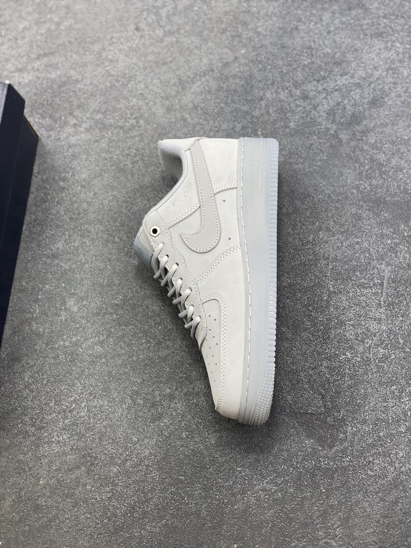 图片[7]-Nike Air Force 1 Low 灰水晶底 空军一号低帮运动休闲板鞋 原楦头原纸板 打造纯正空军版型 专注外贸渠道 全掌内置蜂窝气垫 原盒配件 原厂中底钢印、拉帮完美 货号：CJ9179-002 尺码：36 36.5 37.5 38 38.5 39 40 40.5 41 42 42.5 43 44 44.5 45-选品中心