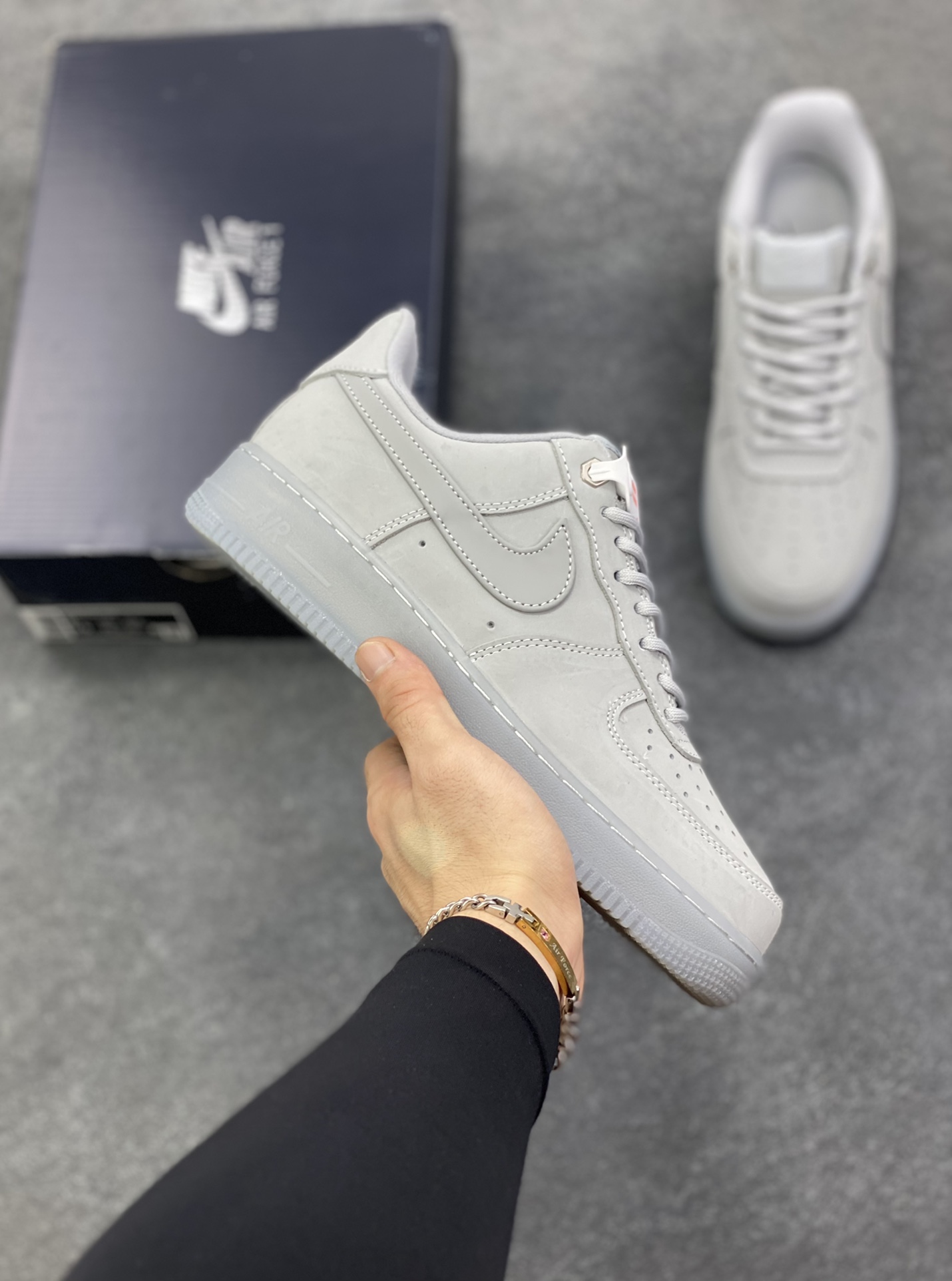 Nike Air Force 1 Low 灰水晶底 空军一号低帮运动休闲板鞋 原楦头原纸板 打造纯正空军版型 专注外贸渠道 全掌内置蜂窝气垫 原盒配件 原厂中底钢印、拉帮完美 货号：CJ9179-002 尺码：36 36.5 37.5 38 38.5 39 40 40.5 41 42 42.5 43 44 44.5 45-选品中心
