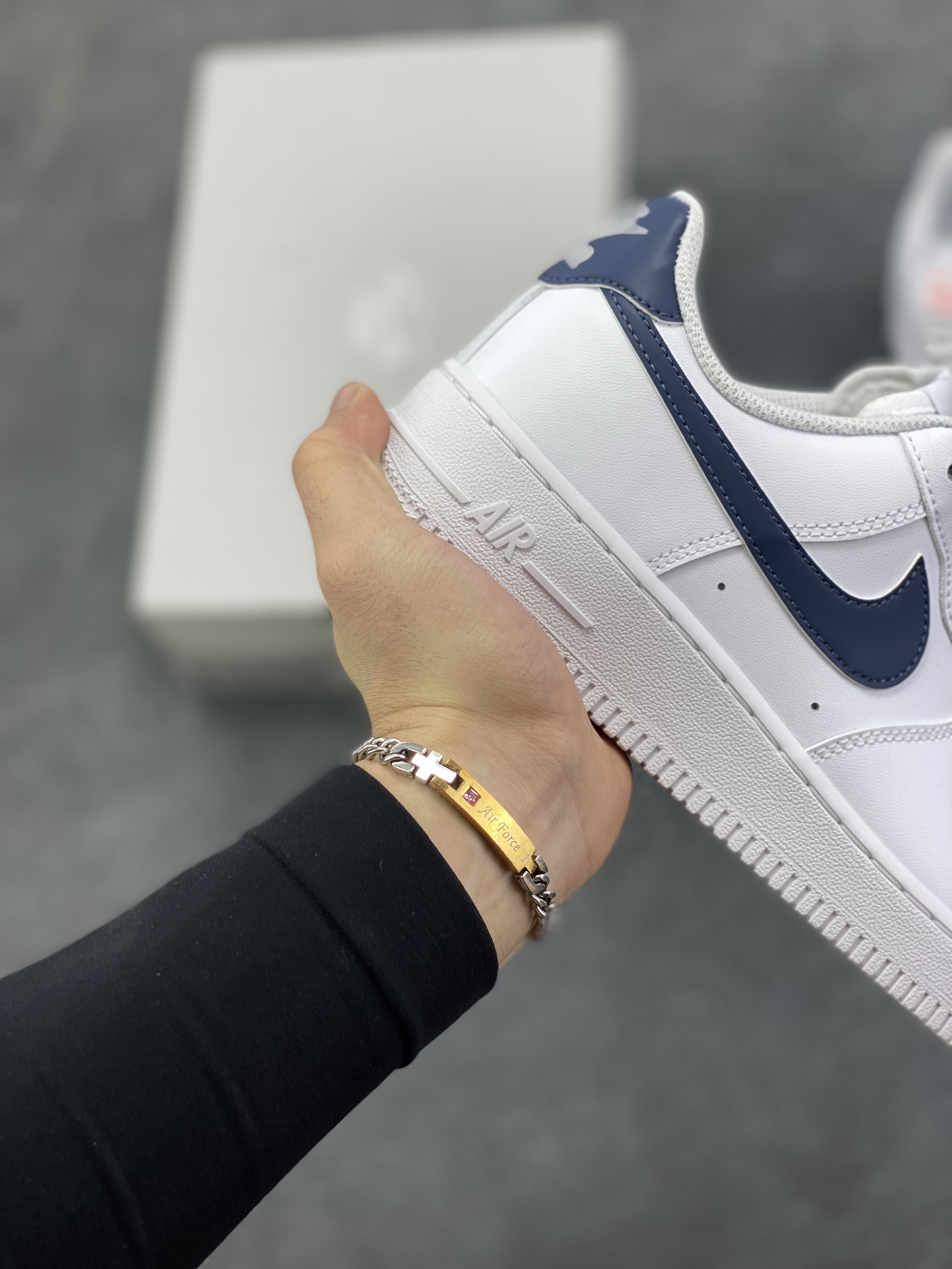 图片[6]-Nike Air Force 1 Low 白深蓝 空军一号低帮运动休闲板鞋 原楦头原纸板 打造纯正空军版型 专注外贸渠道 全掌内置蜂窝气垫 原盒配件 原厂中底钢印、拉帮完美 货号：FJ4146-119 尺码：36 36.5 37.5 38 38.5 39 40 40.5 41 42 42.5 43 44 44.5 45-选品中心