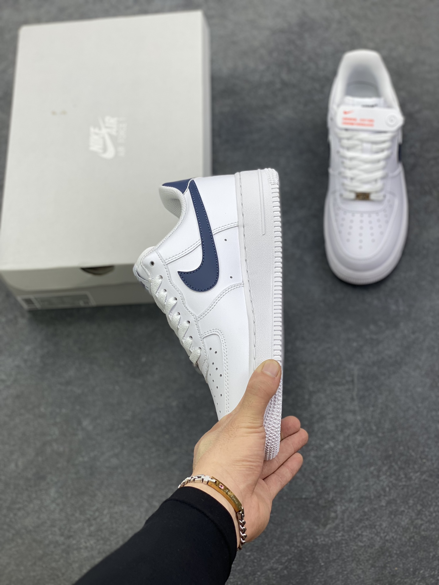 图片[3]-Nike Air Force 1 Low 白深蓝 空军一号低帮运动休闲板鞋 原楦头原纸板 打造纯正空军版型 专注外贸渠道 全掌内置蜂窝气垫 原盒配件 原厂中底钢印、拉帮完美 货号：FJ4146-119 尺码：36 36.5 37.5 38 38.5 39 40 40.5 41 42 42.5 43 44 44.5 45-选品中心