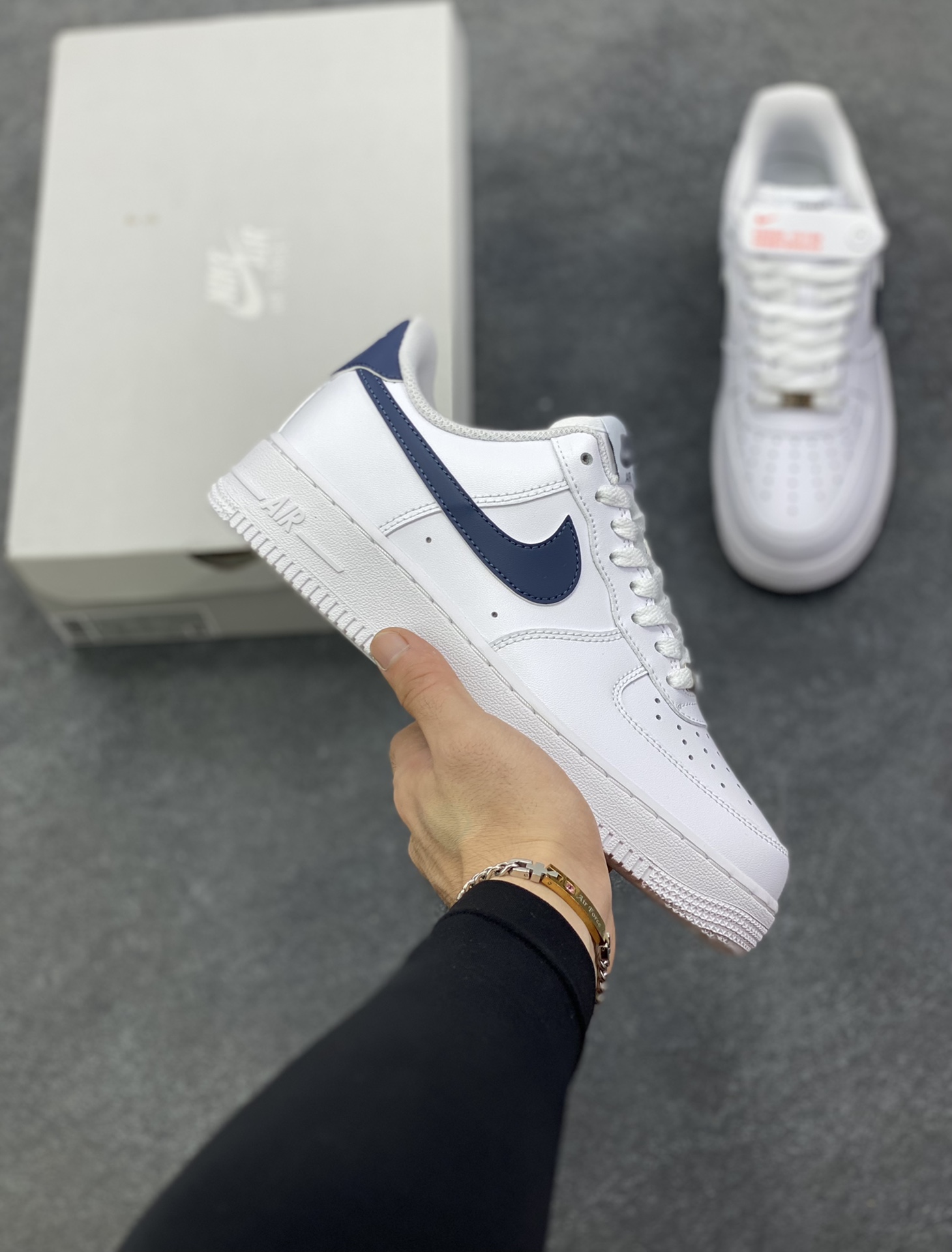 Nike Air Force 1 Low 白深蓝 空军一号低帮运动休闲板鞋 原楦头原纸板 打造纯正空军版型 专注外贸渠道 全掌内置蜂窝气垫 原盒配件 原厂中底钢印、拉帮完美 货号：FJ4146-119 尺码：36 36.5 37.5 38 38.5 39 40 40.5 41 42 42.5 43 44 44.5 45-选品中心