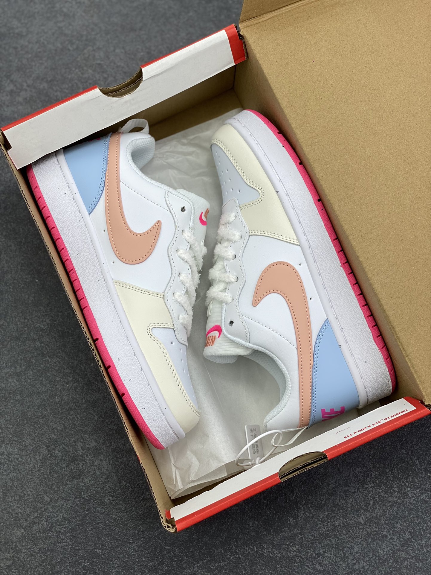 图片[9]-福利特价 Nike Court Borough Low 低帮百搭透气休闲运动板鞋男女鞋 经典耐用的设计，兼顾舒适脚感和出众风范，演绎匠心之作。结构性的支撑贴合感结合复古篮球设计，塑就场外全明星风范。 货号：DV5456-111 尺码：36 36.5 37.5 38 38.5 39 40 40.5 41 42 42.5 43 44 45-选品中心