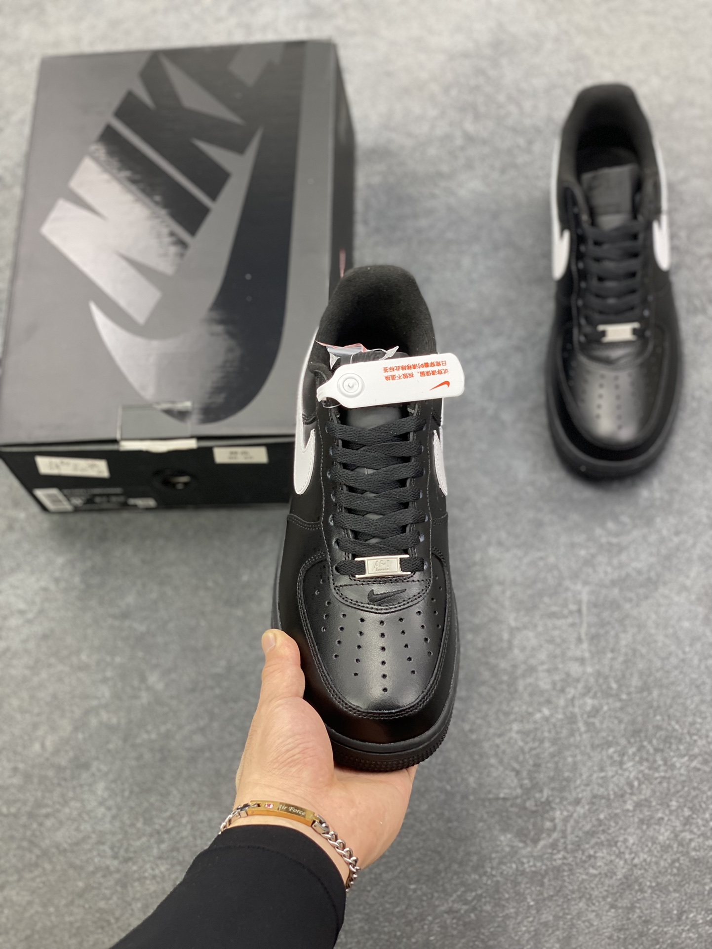 图片[2]-Nike Air Force 1 Low Supreme联名 空军一号低帮运动休闲板鞋 原楦头原纸板 打造纯正空军版型 专注外贸渠道 全掌内置蜂窝气垫 原盒配件 原厂中底钢印、拉帮完美 货号：CU9225-002 尺码：36 36.5 37.5 38 38.5 39 40 40.5 41 42 42.5 43 44 44.5 45-选品中心