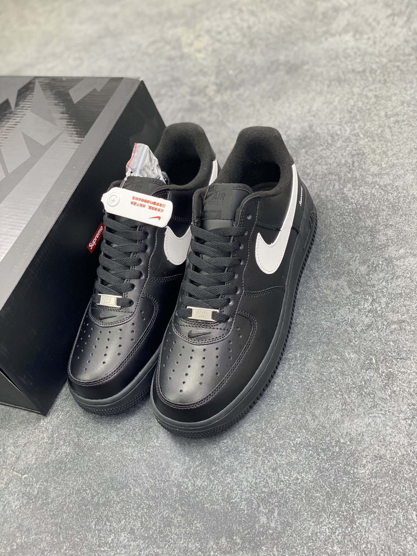 图片[8]-Nike Air Force 1 Low Supreme联名 空军一号低帮运动休闲板鞋 原楦头原纸板 打造纯正空军版型 专注外贸渠道 全掌内置蜂窝气垫 原盒配件 原厂中底钢印、拉帮完美 货号：CU9225-002 尺码：36 36.5 37.5 38 38.5 39 40 40.5 41 42 42.5 43 44 44.5 45-选品中心