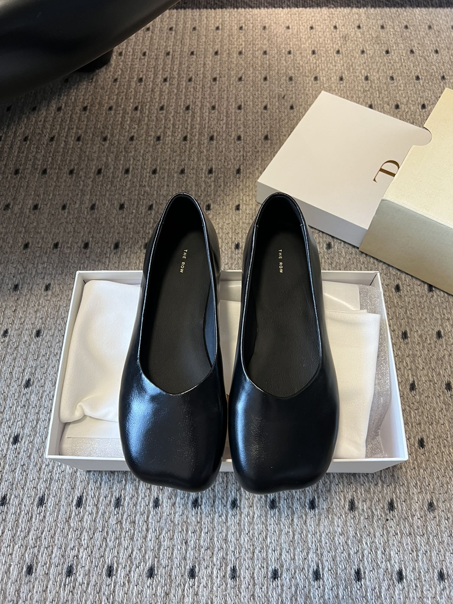 The Row 25SS voorjaar/zomer nieuwe collectie ballerina's wolvoering geborsteld suède zool