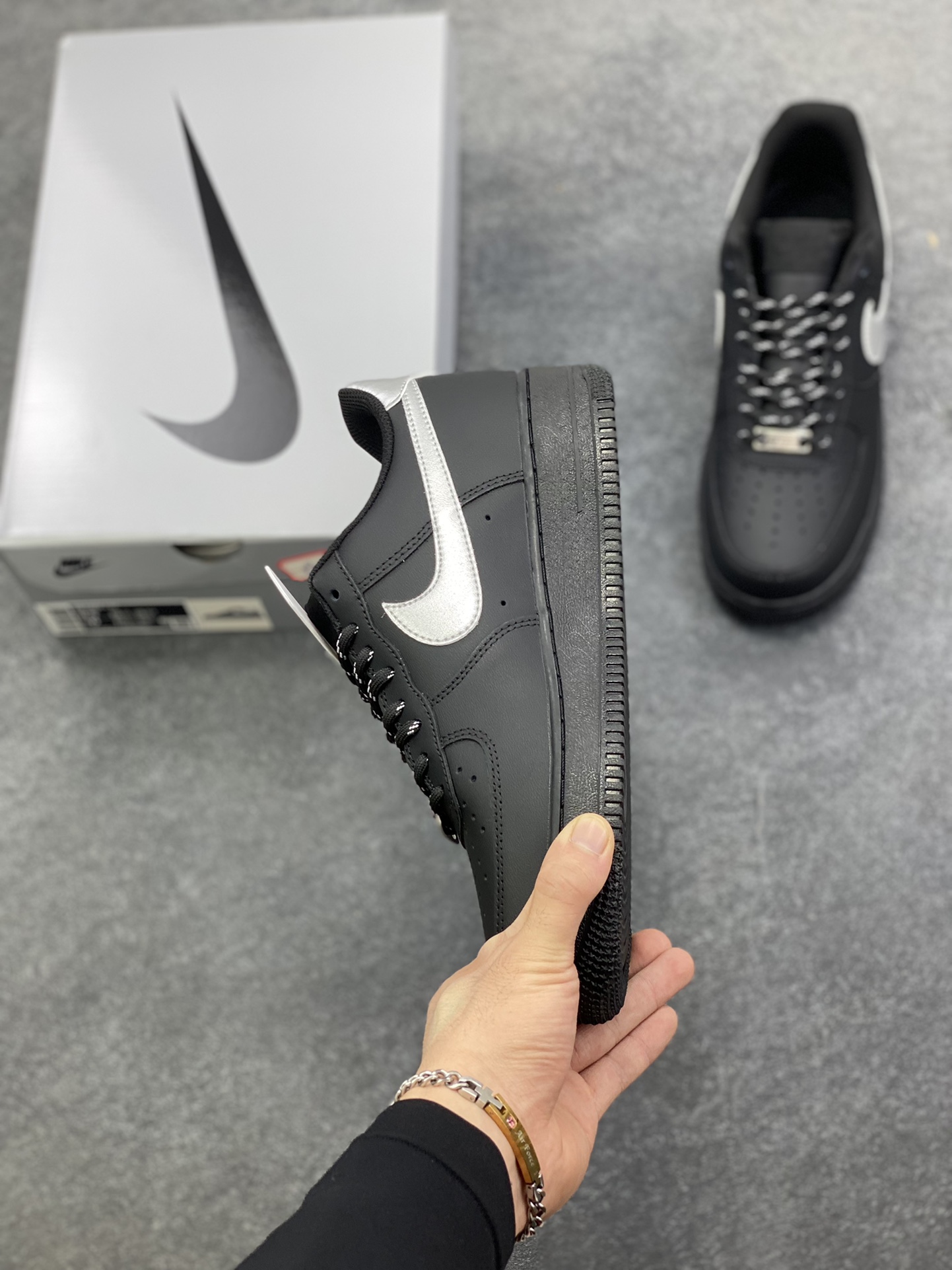 图片[3]-Nike Air Force 1 Low’07 黑银武士 空军一号低帮休闲板鞋 定制皮料 定制鞋盒 原楦原纸板 纯正空军版型 内置全掌气垫 货号：ZH0316-125 尺码：36 36.5 37.5 38 38.5 39 40 40.5 41 42 42.5 43 44 44.5 45-选品中心