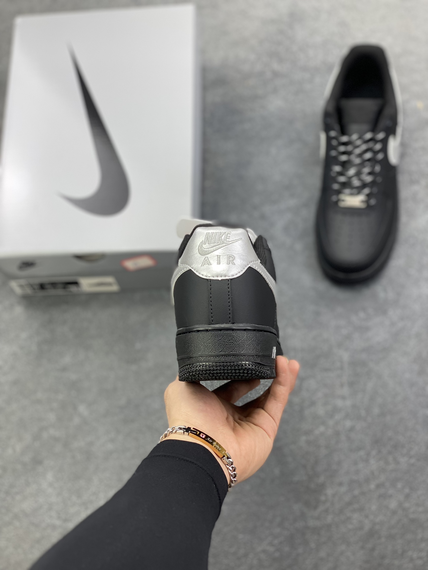 图片[4]-Nike Air Force 1 Low’07 黑银武士 空军一号低帮休闲板鞋 定制皮料 定制鞋盒 原楦原纸板 纯正空军版型 内置全掌气垫 货号：ZH0316-125 尺码：36 36.5 37.5 38 38.5 39 40 40.5 41 42 42.5 43 44 44.5 45-选品中心