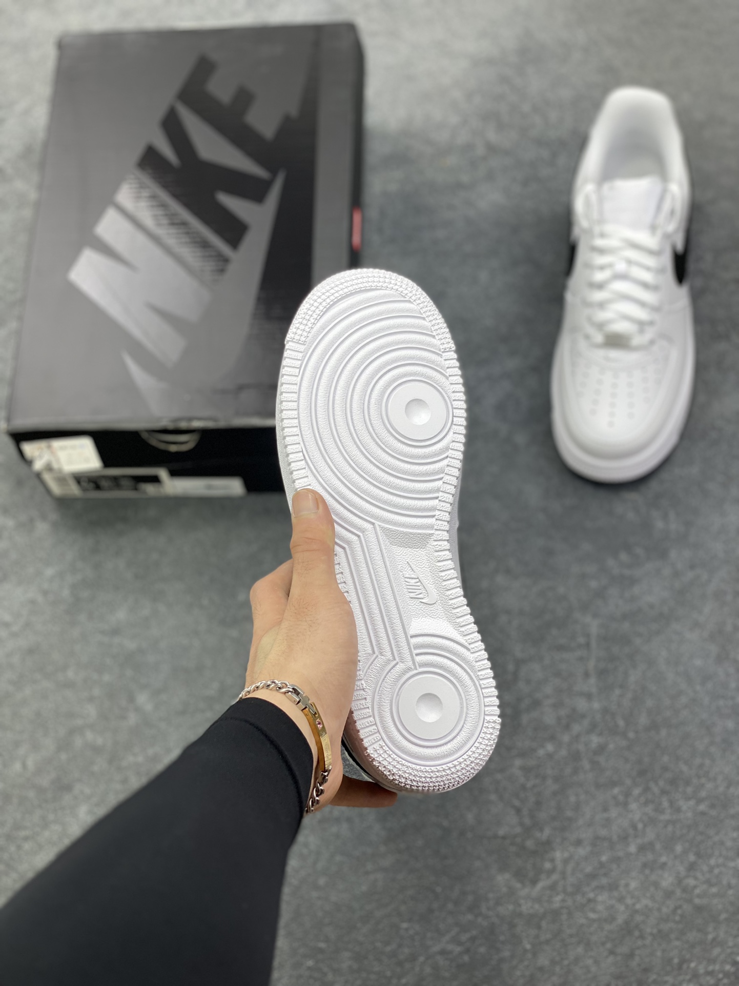 图片[5]-HY版本💯 Nike Air Force 1 Low Supreme联名 空军一号低帮运动休闲板鞋 原楦头原纸板 打造纯正空军版型 专注外贸渠道 全掌内置蜂窝气垫 原盒配件 原厂中底钢印、拉帮完美 货号：CU9225-102 尺码：36 36.5 37.5 38 38.5 39 40 40.5 41 42 42.5 43 44 44.5 45 46 47-选品中心