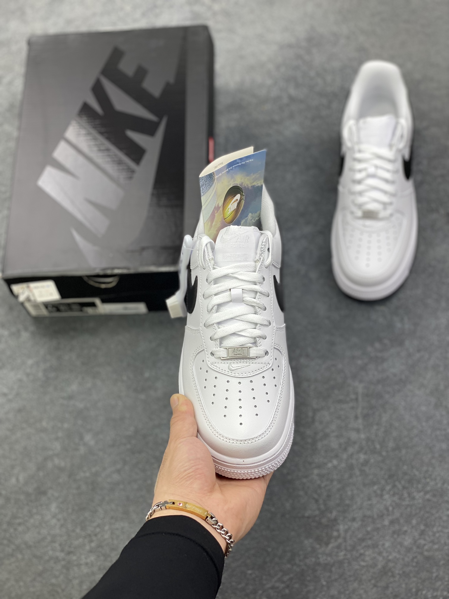 图片[2]-HY版本💯 Nike Air Force 1 Low Supreme联名 空军一号低帮运动休闲板鞋 原楦头原纸板 打造纯正空军版型 专注外贸渠道 全掌内置蜂窝气垫 原盒配件 原厂中底钢印、拉帮完美 货号：CU9225-102 尺码：36 36.5 37.5 38 38.5 39 40 40.5 41 42 42.5 43 44 44.5 45 46 47-选品中心
