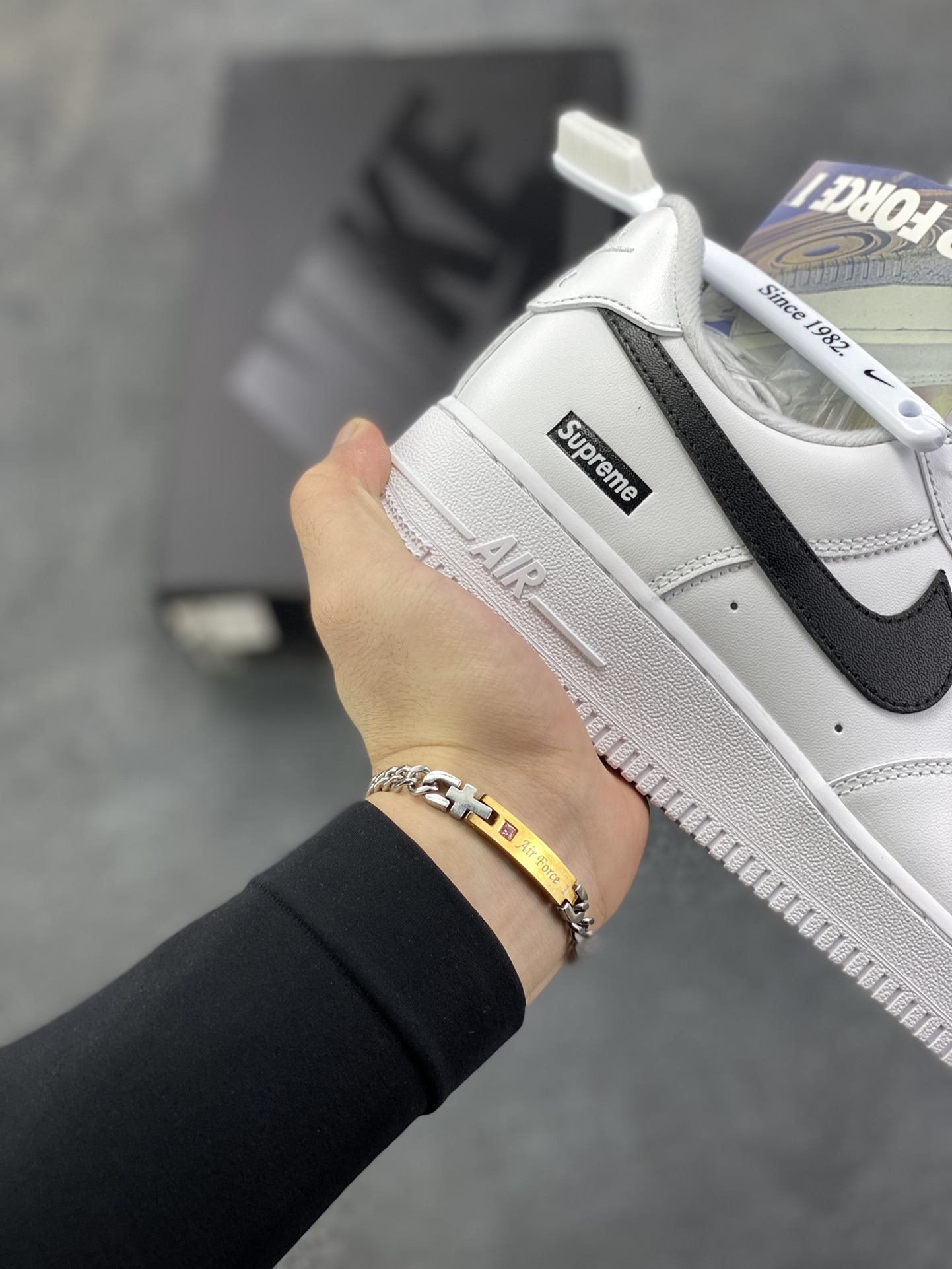 图片[6]-HY版本💯 Nike Air Force 1 Low Supreme联名 空军一号低帮运动休闲板鞋 原楦头原纸板 打造纯正空军版型 专注外贸渠道 全掌内置蜂窝气垫 原盒配件 原厂中底钢印、拉帮完美 货号：CU9225-102 尺码：36 36.5 37.5 38 38.5 39 40 40.5 41 42 42.5 43 44 44.5 45 46 47-选品中心