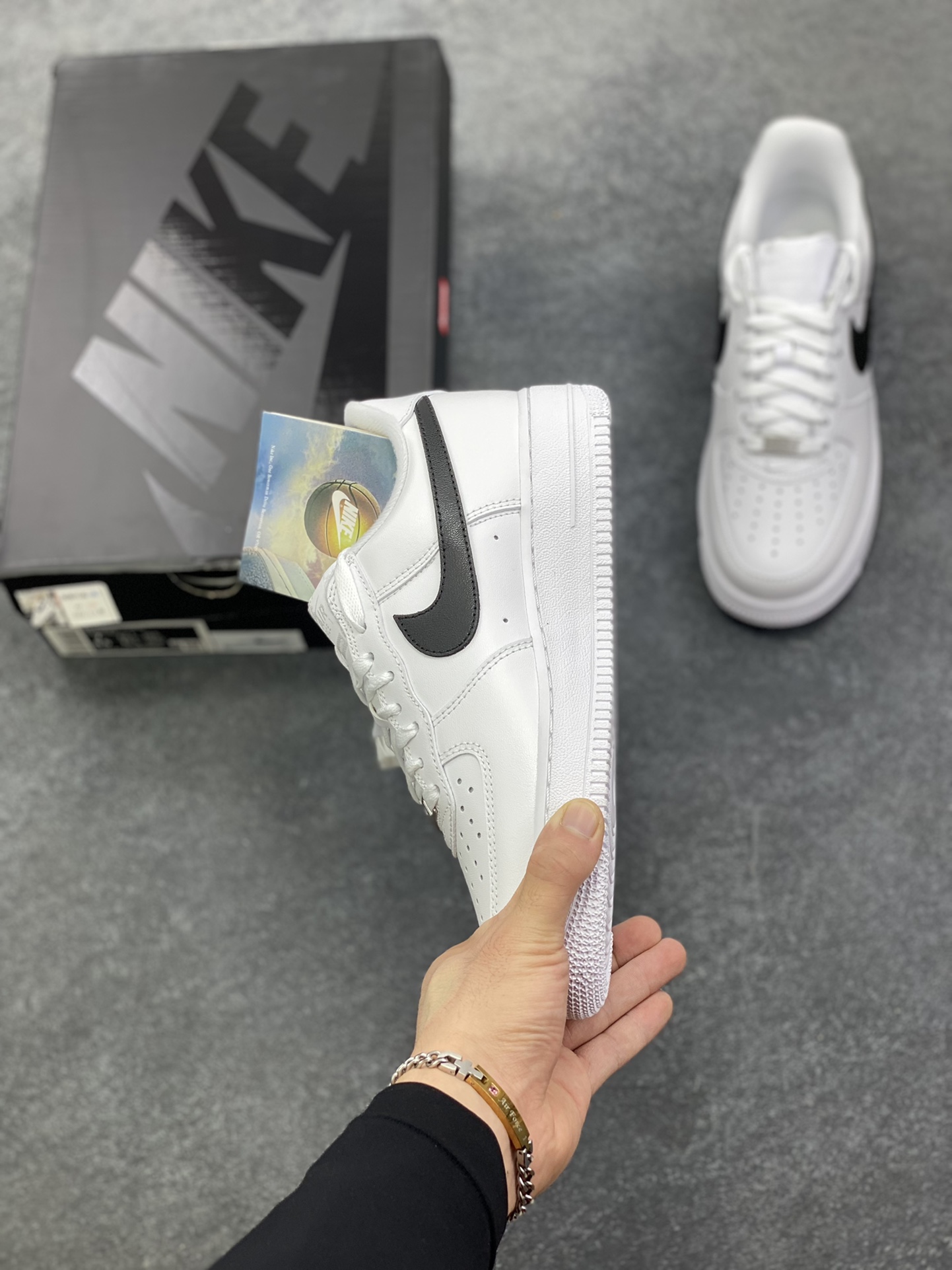 图片[3]-HY版本💯 Nike Air Force 1 Low Supreme联名 空军一号低帮运动休闲板鞋 原楦头原纸板 打造纯正空军版型 专注外贸渠道 全掌内置蜂窝气垫 原盒配件 原厂中底钢印、拉帮完美 货号：CU9225-102 尺码：36 36.5 37.5 38 38.5 39 40 40.5 41 42 42.5 43 44 44.5 45 46 47-选品中心