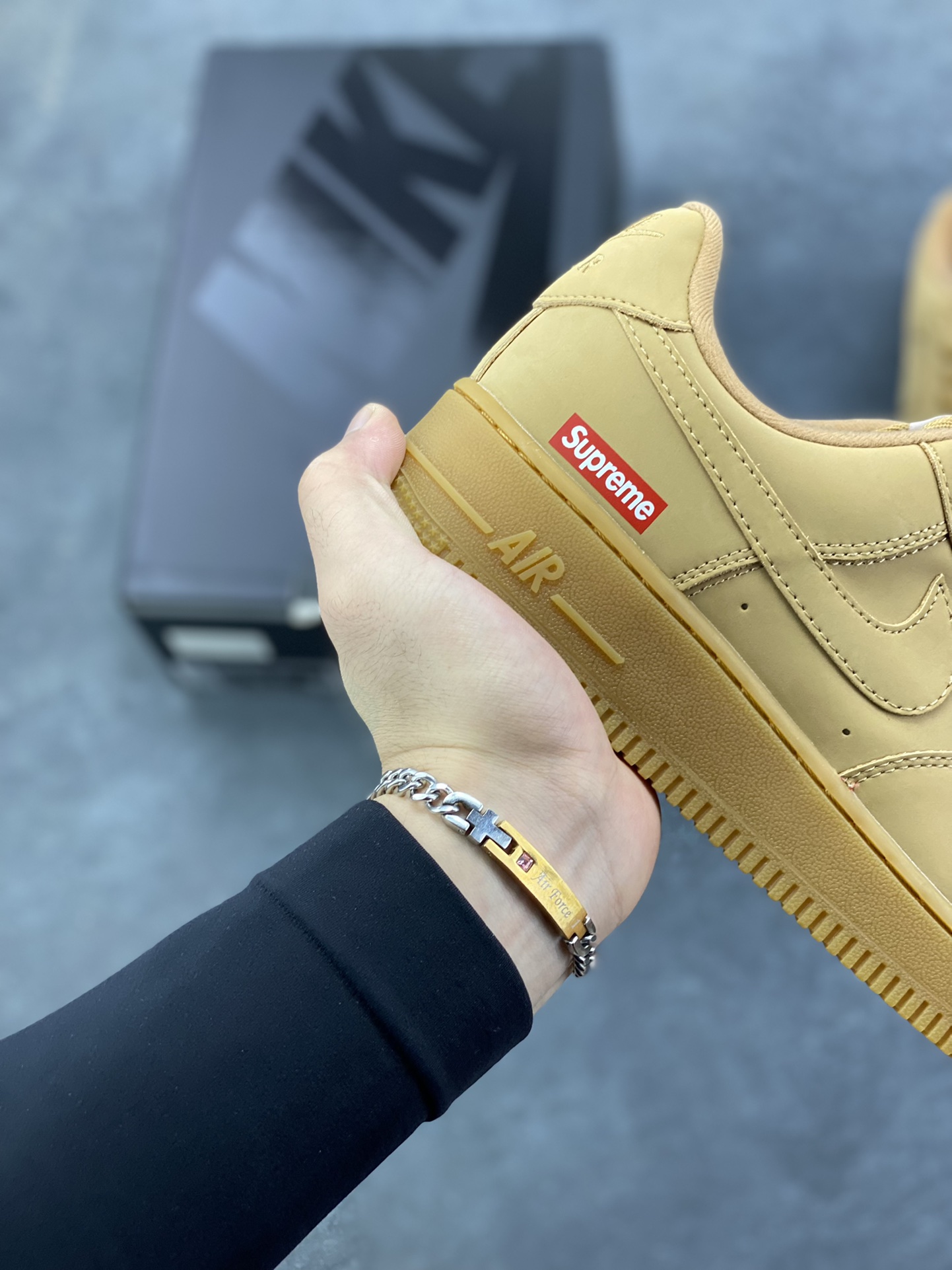 图片[6]-Nike Air Force 1 Low Supreme联名 空军一号低帮运动休闲板鞋 原楦头原纸板 打造纯正空军版型 专注外贸渠道 全掌内置蜂窝气垫 原盒配件 原厂中底钢印、拉帮完美 货号：DN1555-100 尺码：36 36.5 37.5 38 38.5 39 40 40.5 41 42 42.5 43 44 44.5 45-选品中心