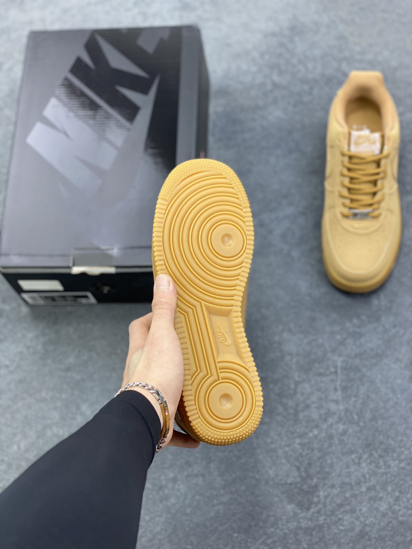 图片[5]-Nike Air Force 1 Low Supreme联名 空军一号低帮运动休闲板鞋 原楦头原纸板 打造纯正空军版型 专注外贸渠道 全掌内置蜂窝气垫 原盒配件 原厂中底钢印、拉帮完美 货号：DN1555-100 尺码：36 36.5 37.5 38 38.5 39 40 40.5 41 42 42.5 43 44 44.5 45-选品中心