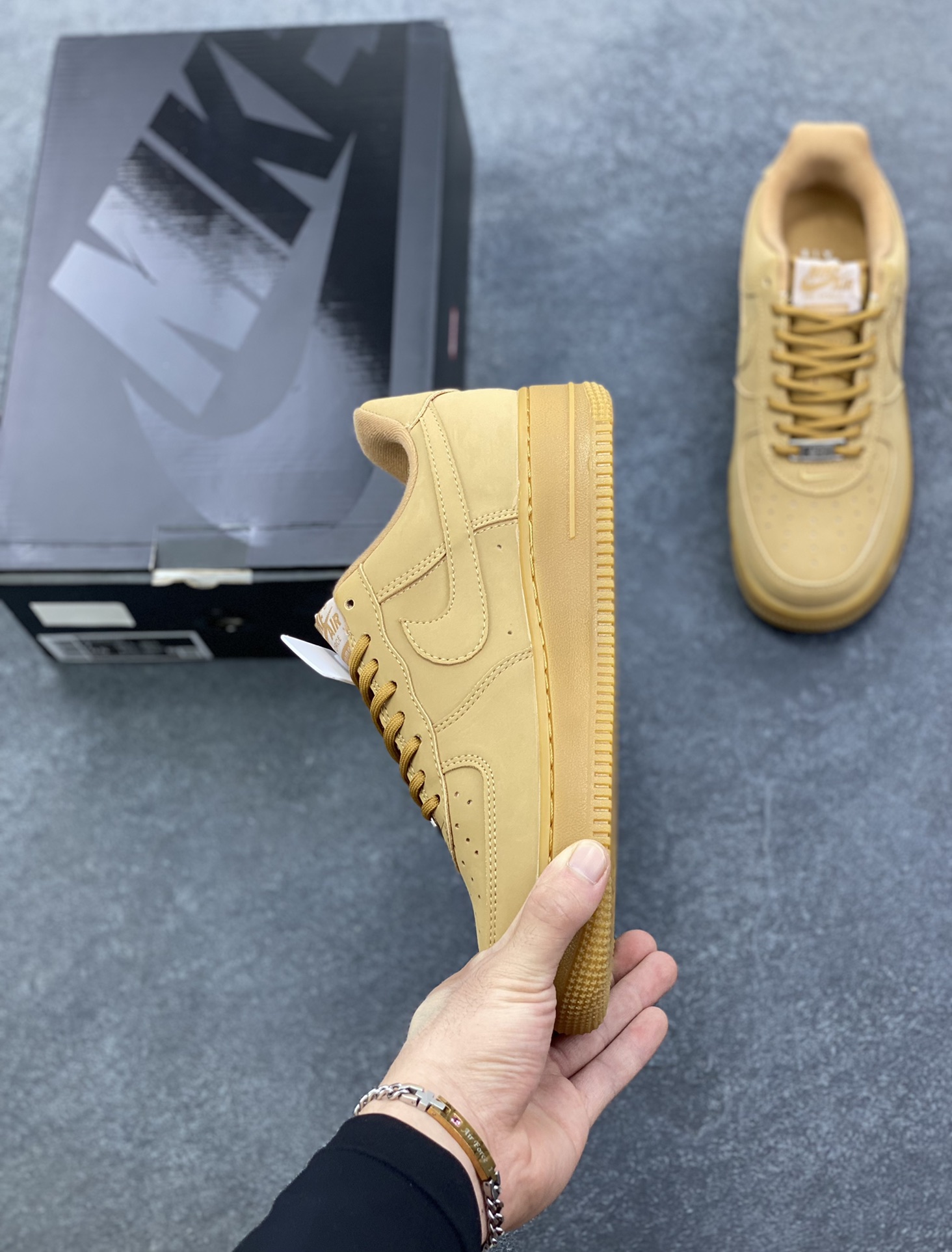 图片[3]-Nike Air Force 1 Low Supreme联名 空军一号低帮运动休闲板鞋 原楦头原纸板 打造纯正空军版型 专注外贸渠道 全掌内置蜂窝气垫 原盒配件 原厂中底钢印、拉帮完美 货号：DN1555-100 尺码：36 36.5 37.5 38 38.5 39 40 40.5 41 42 42.5 43 44 44.5 45-选品中心