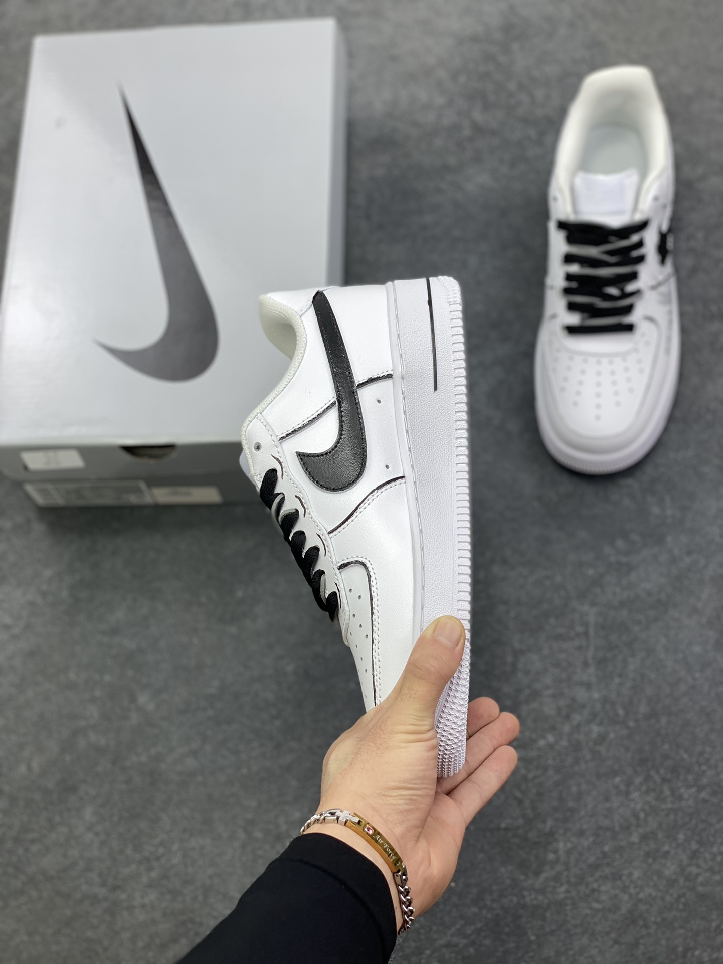 图片[3]-【定制球鞋】Nike Air Force 1 皮革 时间之痕 二次元 涂鸦手绘 暗纹 简约高级 潮流百搭 耐磨 低帮 板鞋 男款 黑白天蓝色色折边针车 工艺难度大 原楦头原纸板 原装鞋盒 定制五金配件 内置全掌气垫 原厂鞋底 货号：CW2288-111 尺码：36 36.5 37.5 38 38.5 39 40 40.5 41 42 42.5 43 44 44.5 45-选品中心