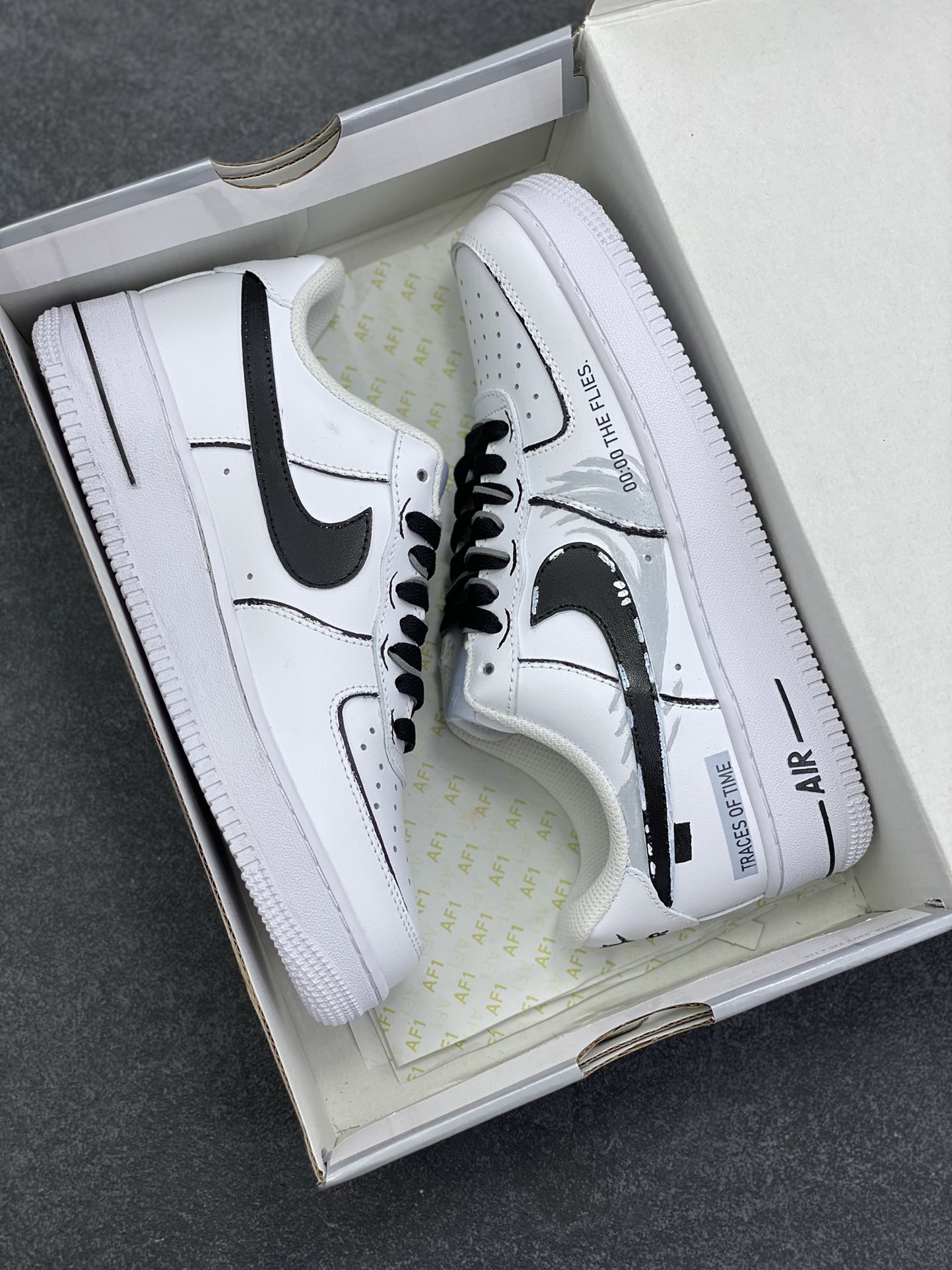 图片[9]-【定制球鞋】Nike Air Force 1 皮革 时间之痕 二次元 涂鸦手绘 暗纹 简约高级 潮流百搭 耐磨 低帮 板鞋 男款 黑白天蓝色色折边针车 工艺难度大 原楦头原纸板 原装鞋盒 定制五金配件 内置全掌气垫 原厂鞋底 货号：CW2288-111 尺码：36 36.5 37.5 38 38.5 39 40 40.5 41 42 42.5 43 44 44.5 45-选品中心