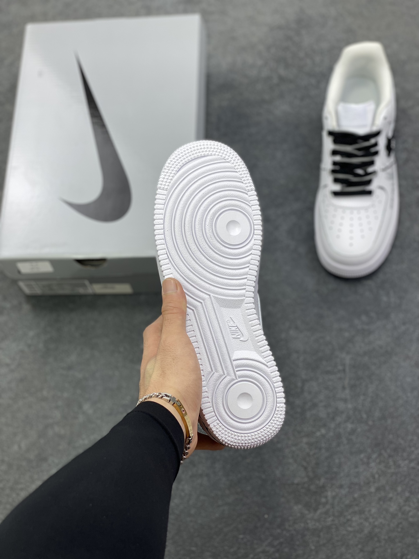 图片[5]-【定制球鞋】Nike Air Force 1 皮革 时间之痕 二次元 涂鸦手绘 暗纹 简约高级 潮流百搭 耐磨 低帮 板鞋 男款 黑白天蓝色色折边针车 工艺难度大 原楦头原纸板 原装鞋盒 定制五金配件 内置全掌气垫 原厂鞋底 货号：CW2288-111 尺码：36 36.5 37.5 38 38.5 39 40 40.5 41 42 42.5 43 44 44.5 45-选品中心