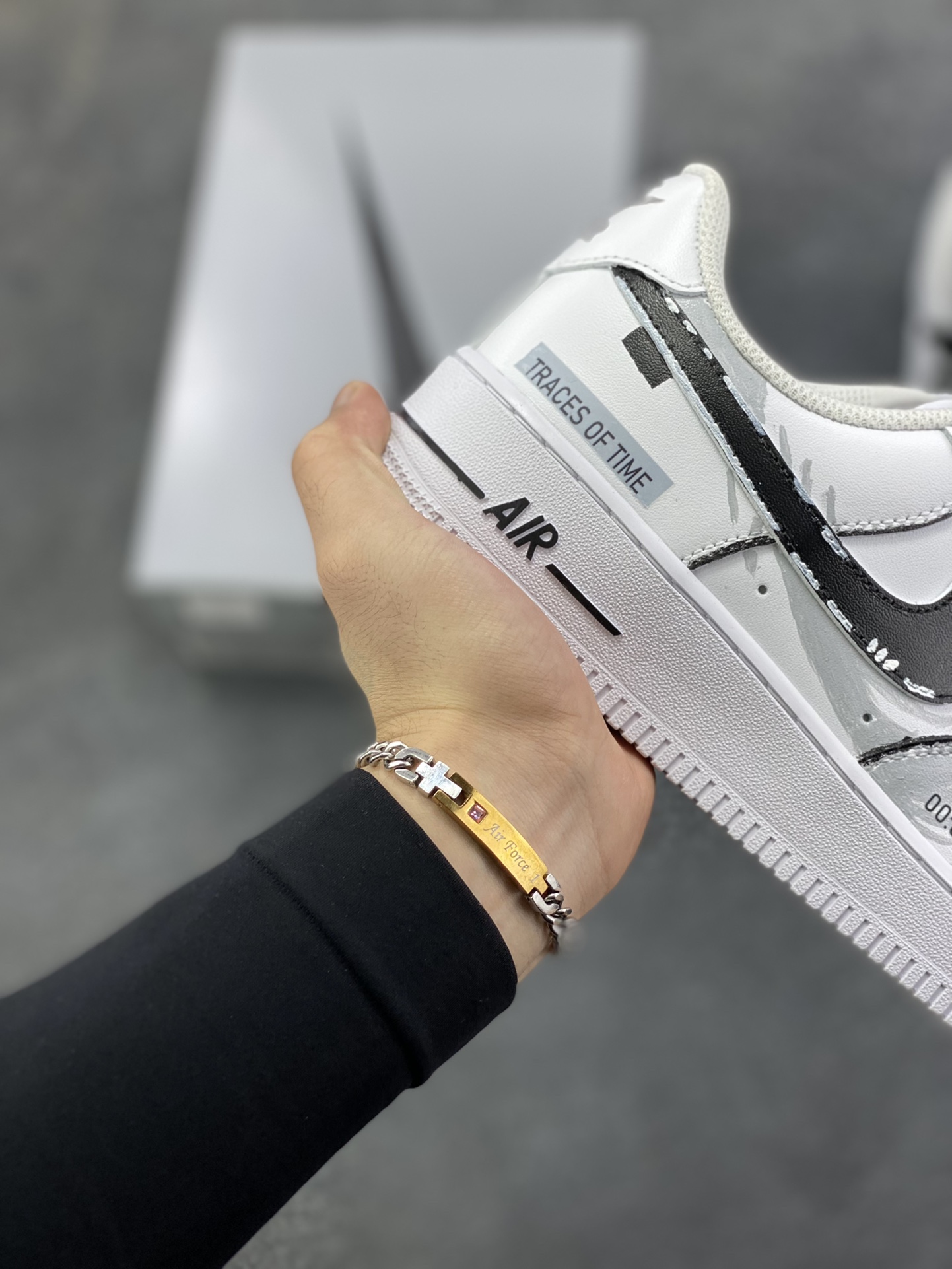 图片[6]-【定制球鞋】Nike Air Force 1 皮革 时间之痕 二次元 涂鸦手绘 暗纹 简约高级 潮流百搭 耐磨 低帮 板鞋 男款 黑白天蓝色色折边针车 工艺难度大 原楦头原纸板 原装鞋盒 定制五金配件 内置全掌气垫 原厂鞋底 货号：CW2288-111 尺码：36 36.5 37.5 38 38.5 39 40 40.5 41 42 42.5 43 44 44.5 45-选品中心