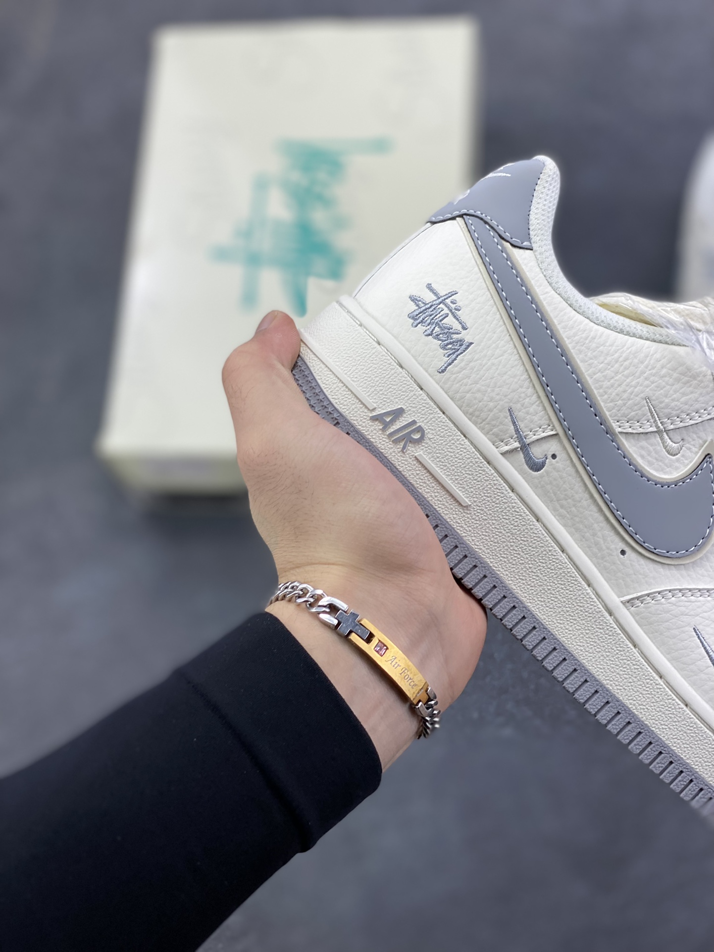 图片[6]-NIke Air Force 1 \’07 Low “斯图西——米灰小三勾”空军一号 低帮 运动鞋 休闲鞋 折边针车 工艺难度大 原楦头原纸板 原装鞋盒 定制五金配件 内置全掌气垫 原厂鞋底 货号：CS5288-040 尺码：36 36.5 37.5 38 38.5 39 40 40.5 41 42 42.5 43 44 44.5 45\”},\”album\”：{\”online\”：true,\”qrcode\”：\”https：//xcimg.szwego.com/h5_9c837543_a96c_494c_ba02_3d8acde48471.jpg-选品中心