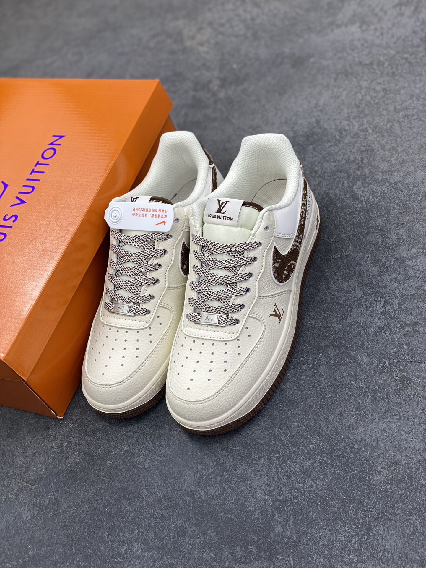 图片[8]-NIke Air Force 1 \’07 Low “LV联名-米棕牛仔勾”空军一号 低帮 运动鞋 休闲鞋 折边针车 工艺难度大 原楦头原纸板 原装鞋盒 定制五金配件 内置全掌气垫 原厂鞋底 货号：SM6668-109 尺码：36 36.5 37.5 38 38.5 39 40 40.5 41 42 42.5 43 44 44.5 45-选品中心