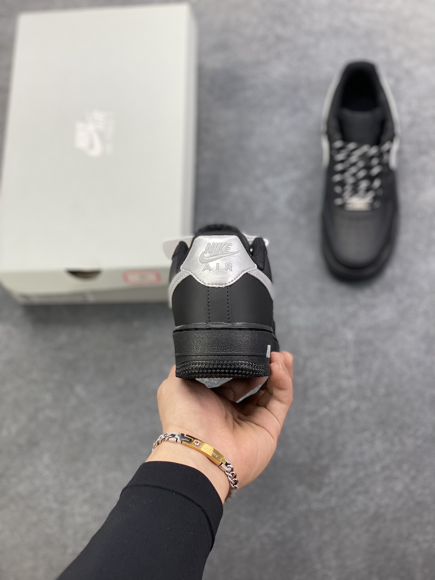 图片[4]-Nike Air Force 1 Low 黑银勾 空军一号低帮运动休闲板鞋 原楦头原纸板 打造纯正空军版型 专注外贸渠道 全掌内置蜂窝气垫 原盒配件 原厂中底钢印、拉帮完美 货号：FV5951-001 尺码：35.5 36 36.5 37.5 38 38.5 39 40 40.5 41 42 42.5 43 44 44.5 45 46-选品中心